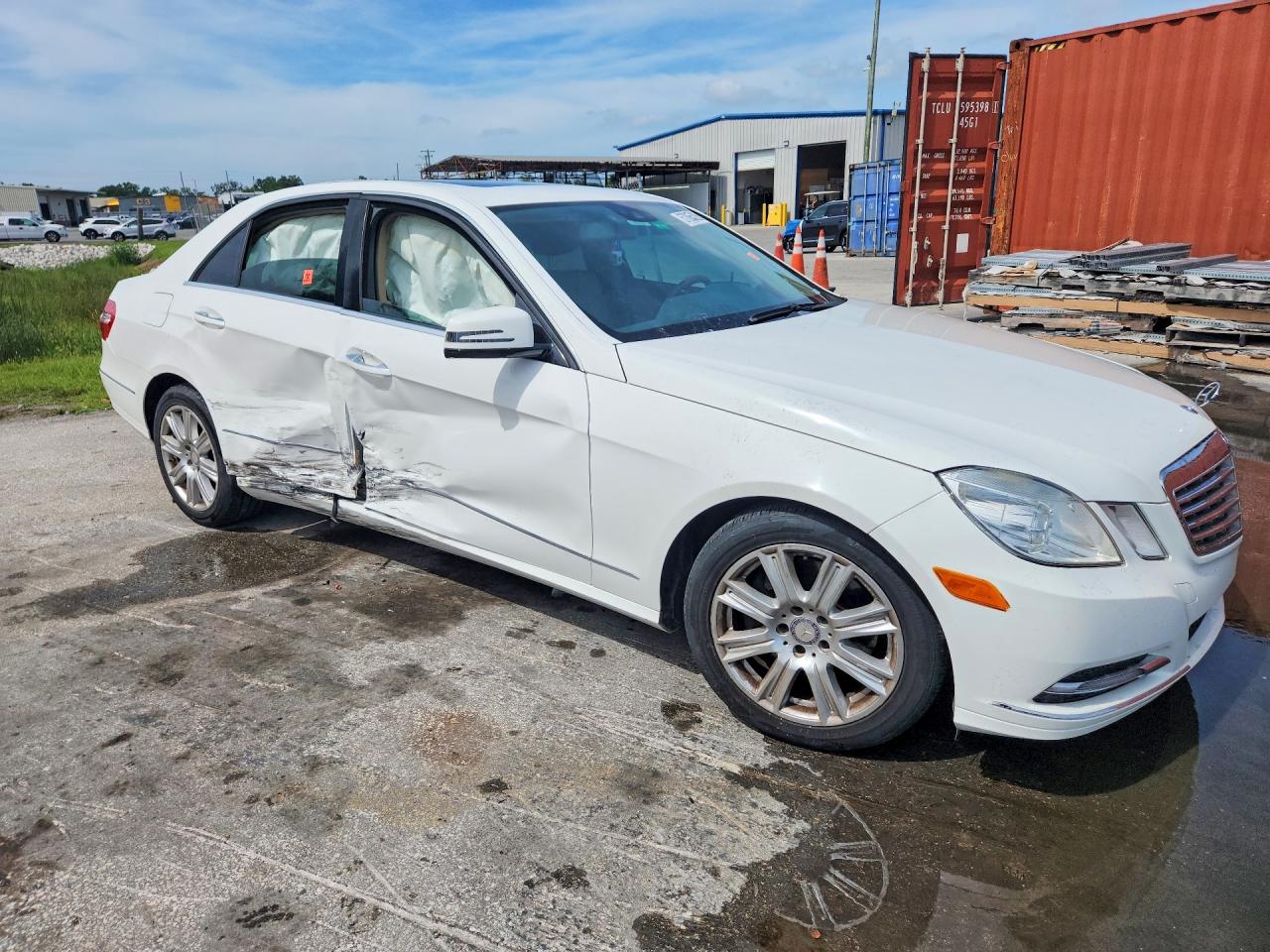 2013 Mercedes-benz E 350 White vin: WDDHF5KB2DA764080