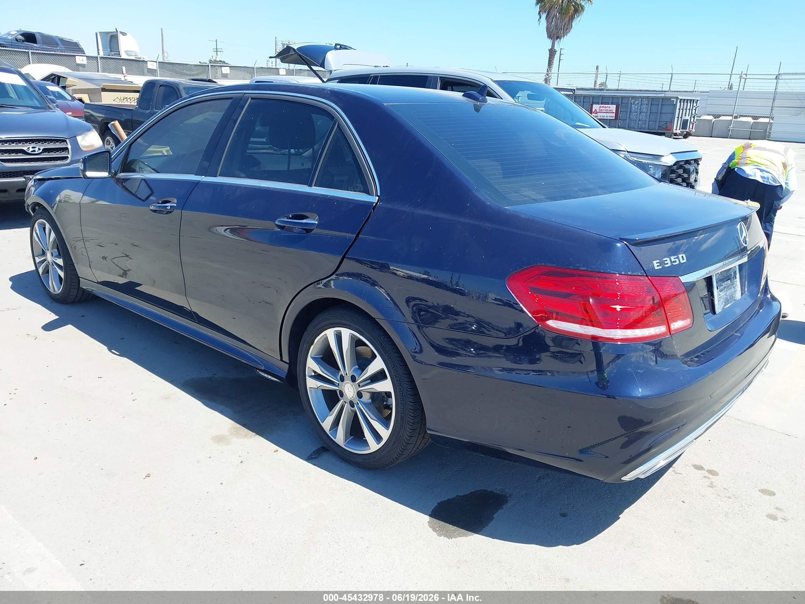 2014 Mercedes-benz E 350   Blue vin: WDDHF5KB2EA810217