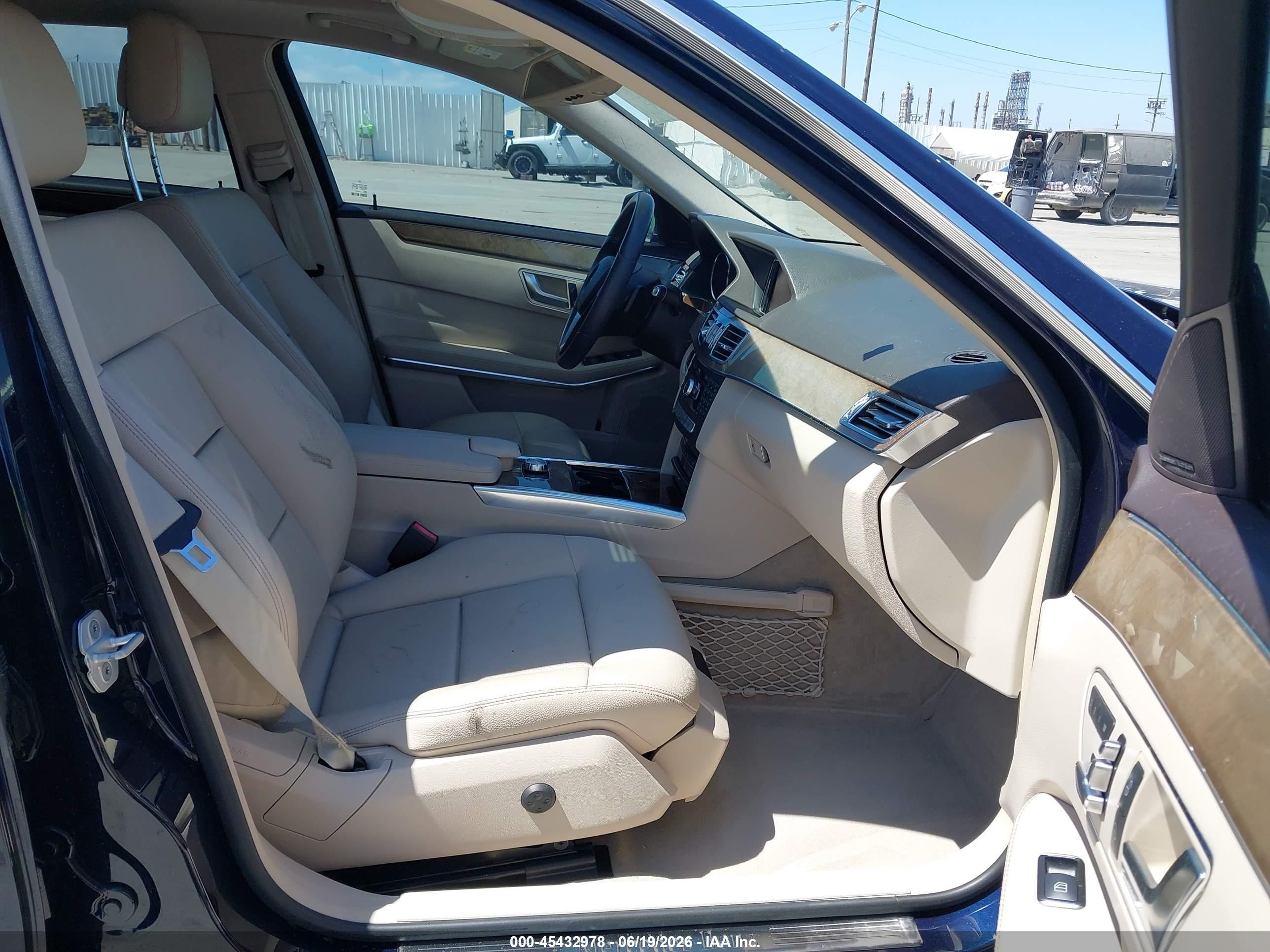 2014 Mercedes-benz E 350   Blue vin: WDDHF5KB2EA810217