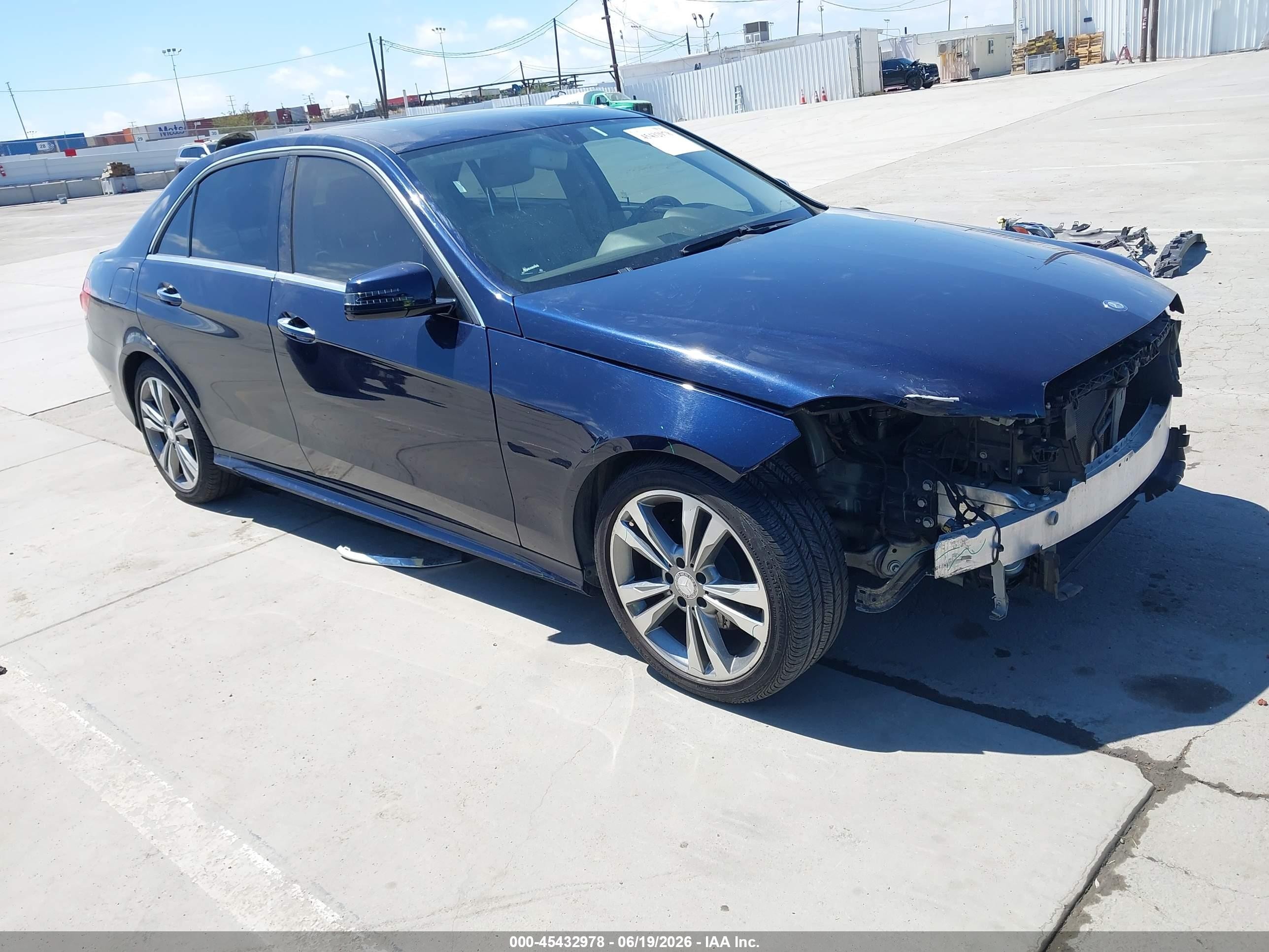 2014 Mercedes-benz E 350   Blue vin: WDDHF5KB2EA810217