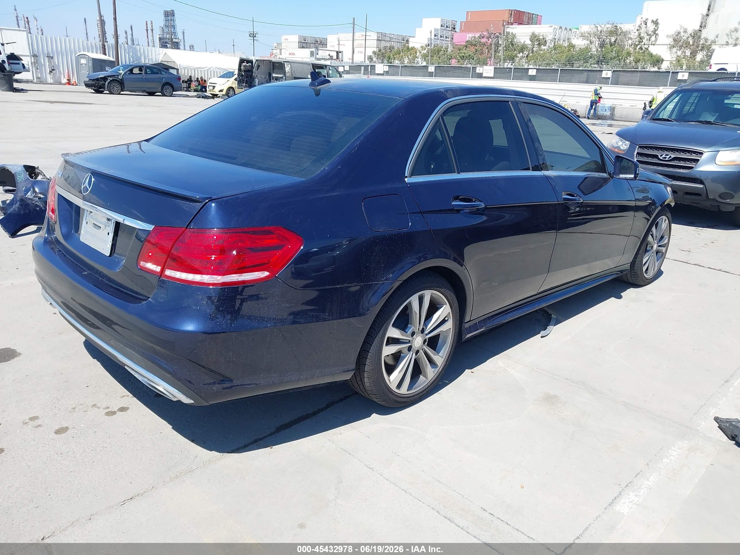 2014 Mercedes-benz E 350   Blue vin: WDDHF5KB2EA810217
