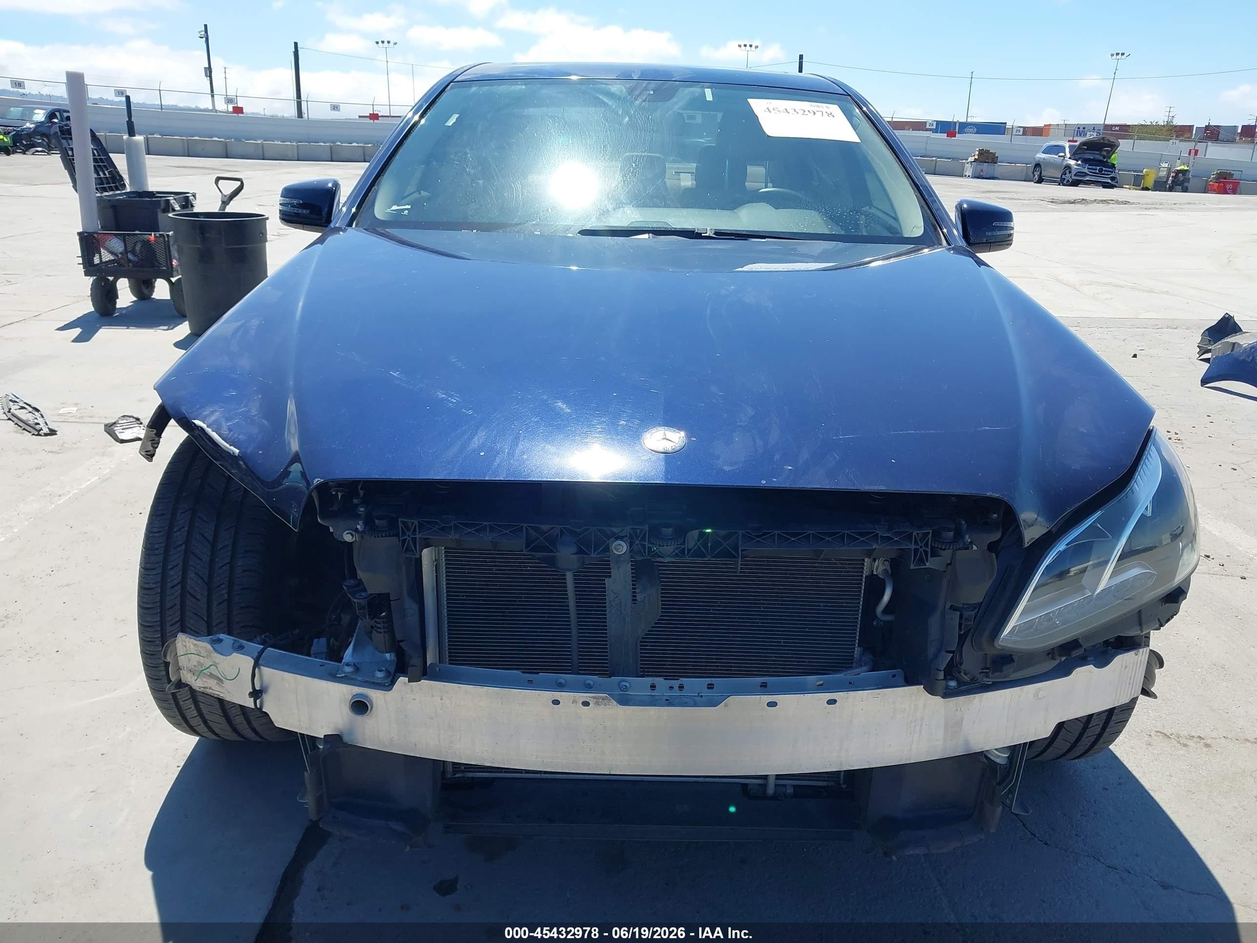 2014 Mercedes-benz E 350   Blue vin: WDDHF5KB2EA810217