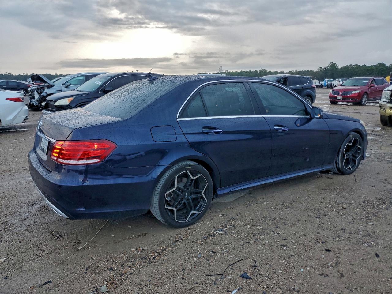 2014 Mercedes-benz E 350 Blue vin: WDDHF5KB2EA893440