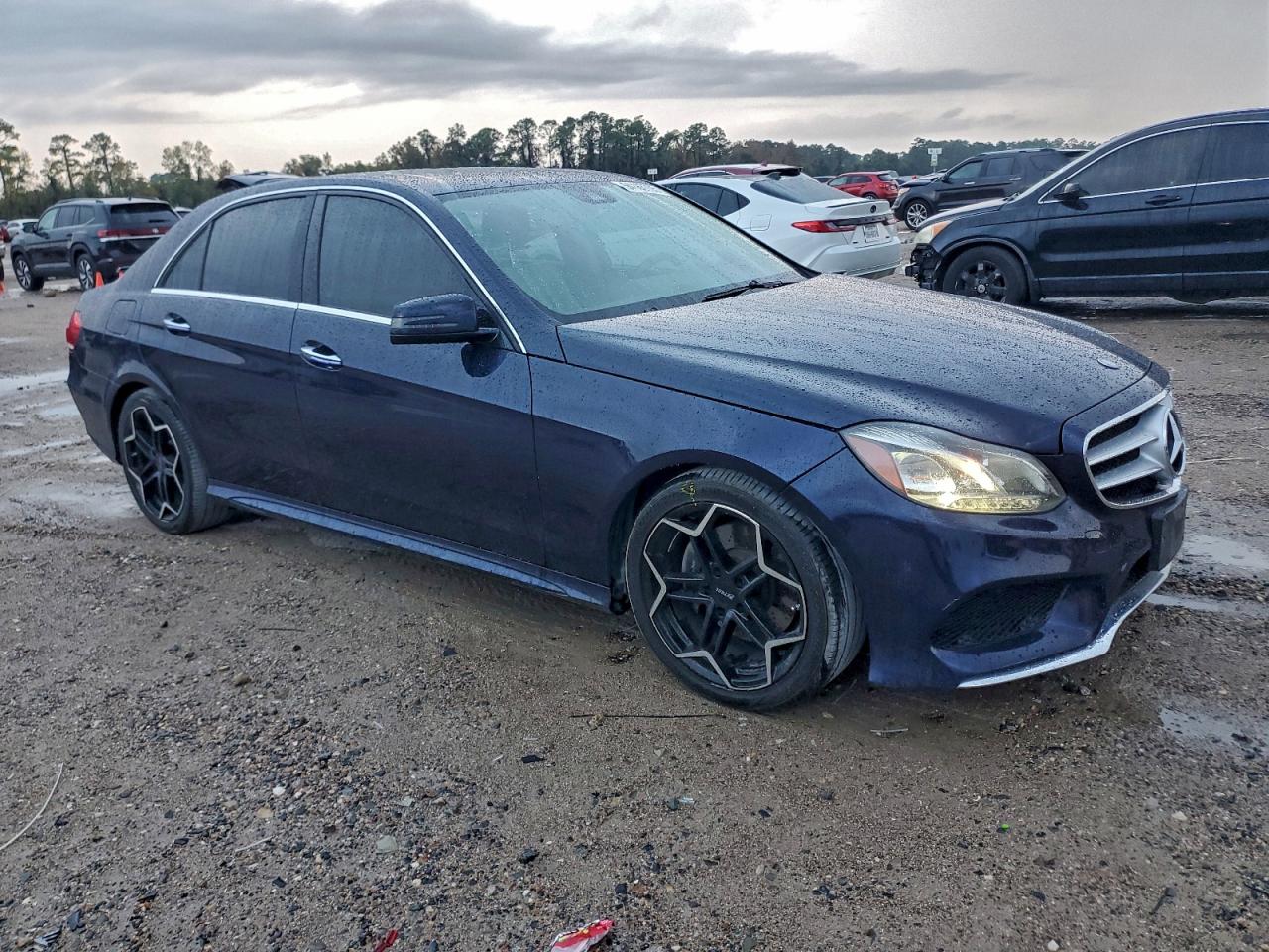 2014 Mercedes-benz E 350 Blue vin: WDDHF5KB2EA893440