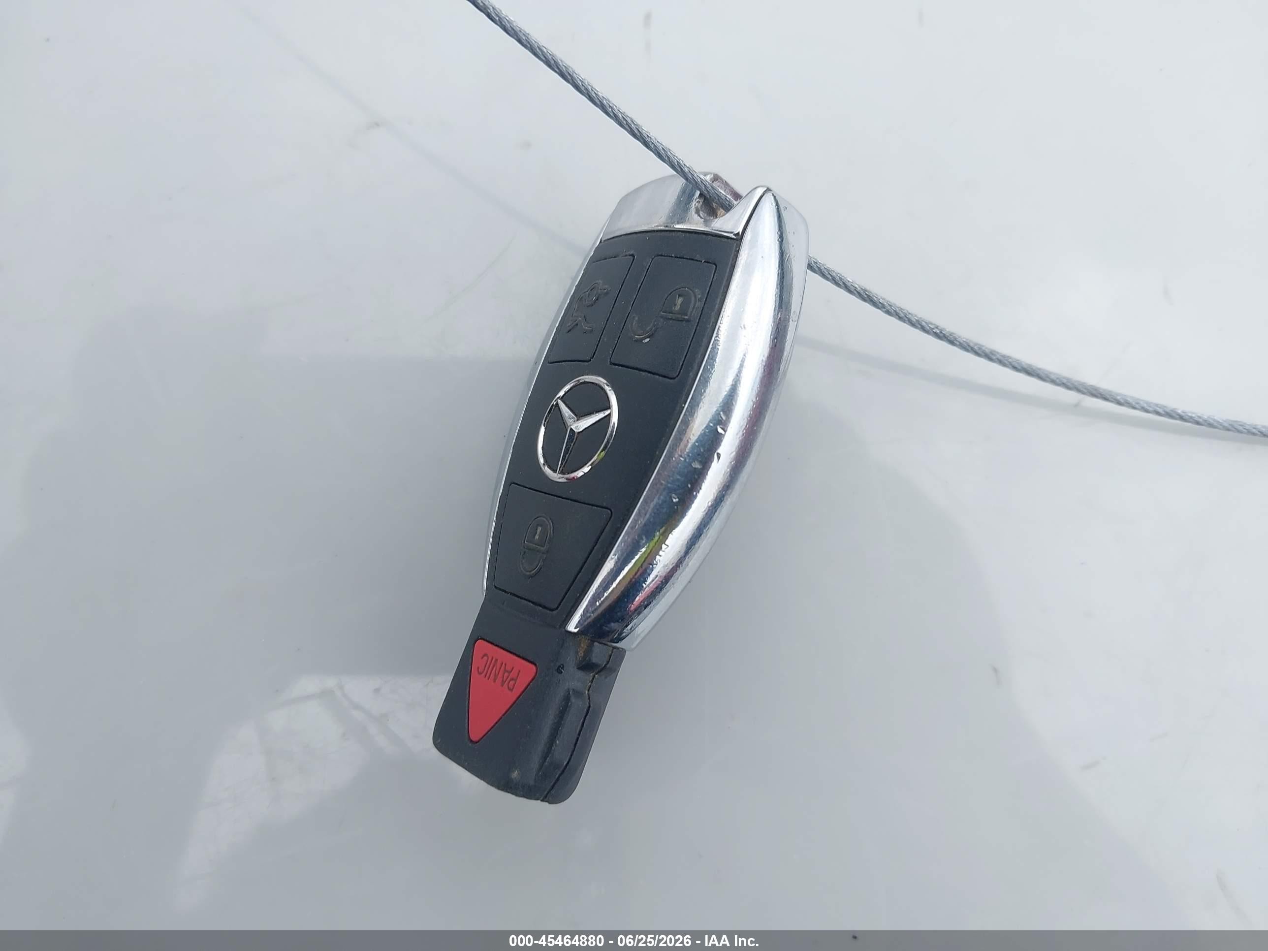 2014 Mercedes-benz E 350   Red vin: WDDHF5KB2EA966208