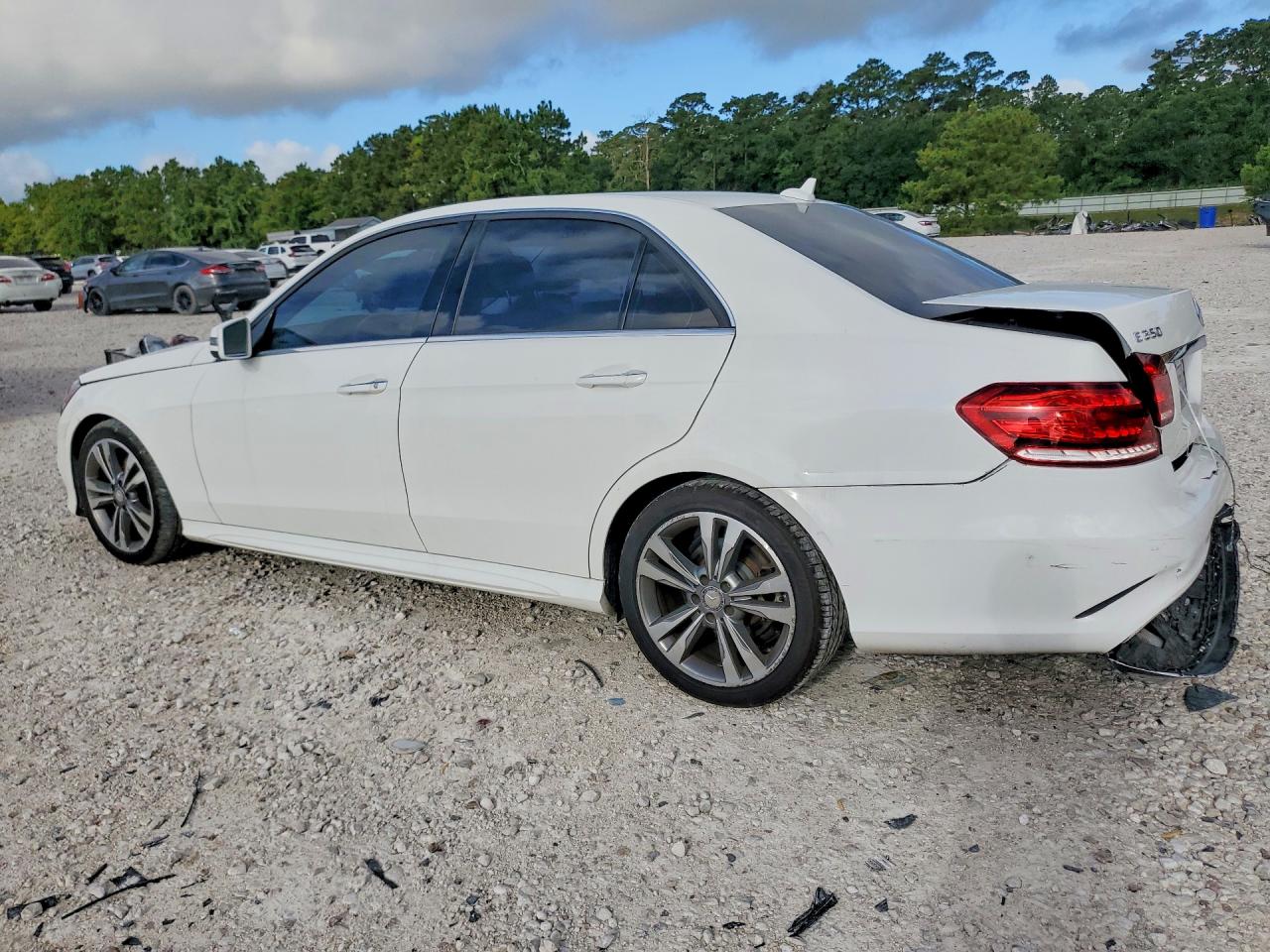2014 Mercedes-benz E 350 White vin: WDDHF5KB2EA971117