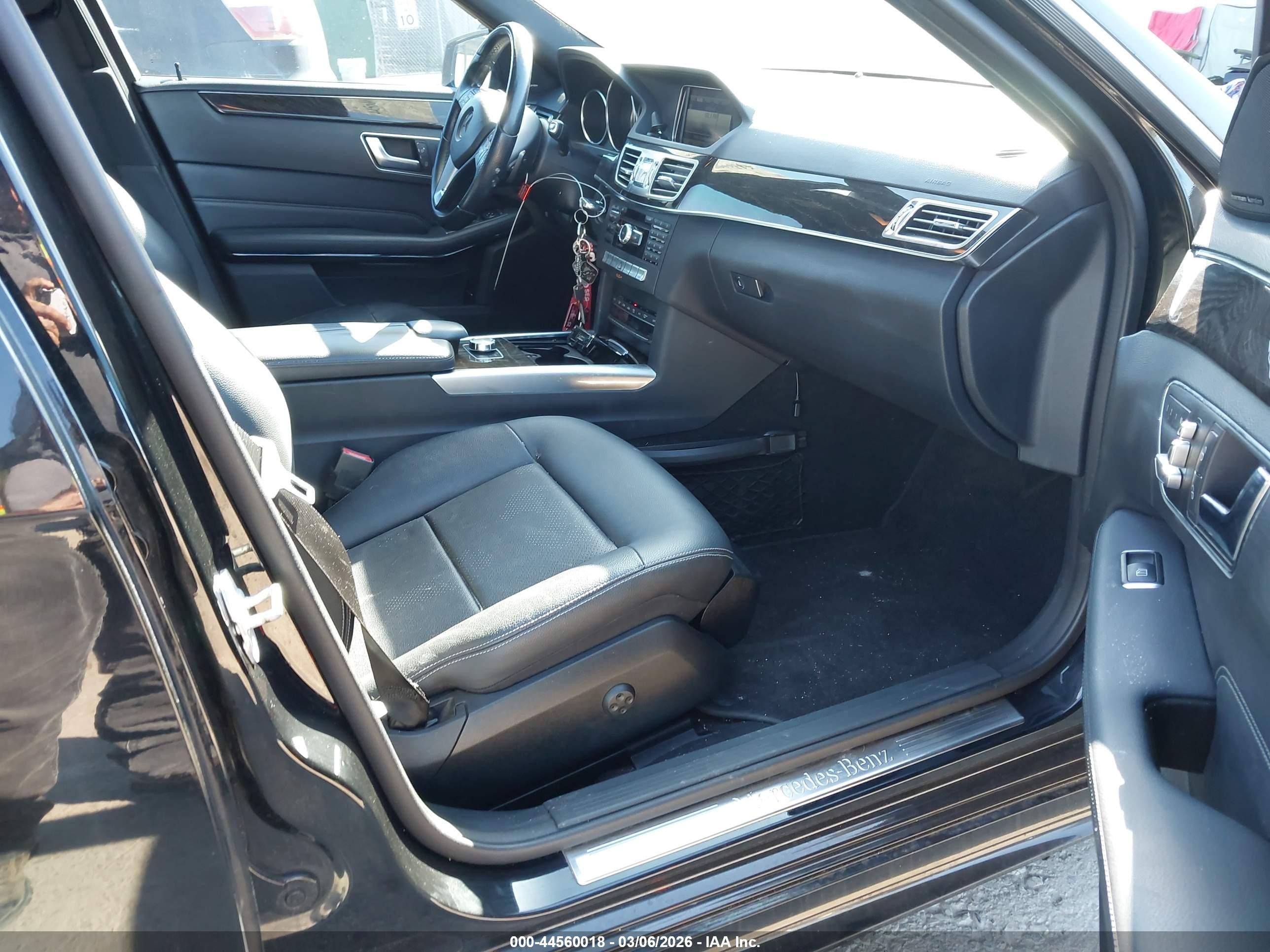 2014 Mercedes-benz E 350   Черный vin: WDDHF5KB2EB024928