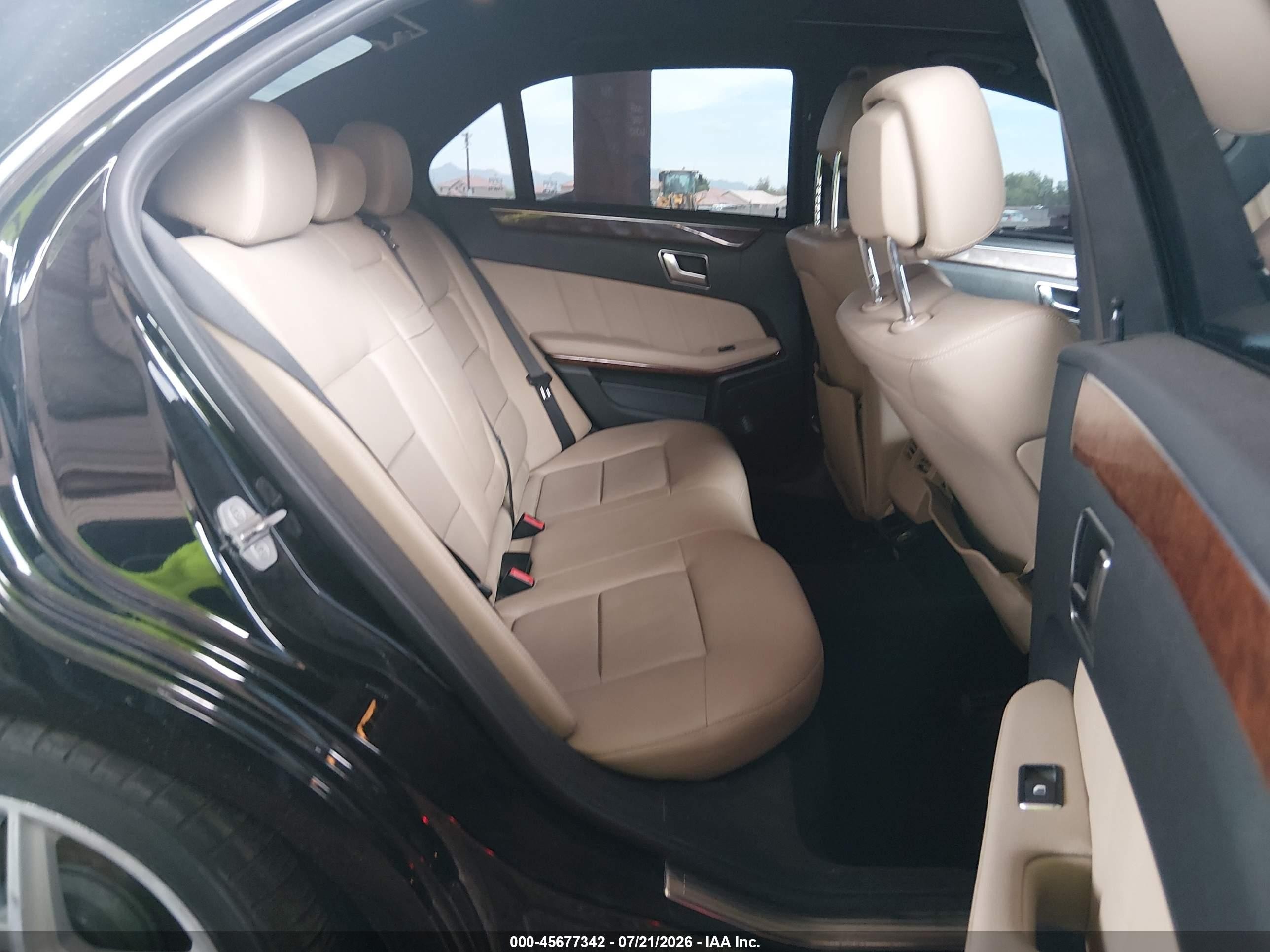 2012 Mercedes-benz E 350   Черный vin: WDDHF5KB3CA585982