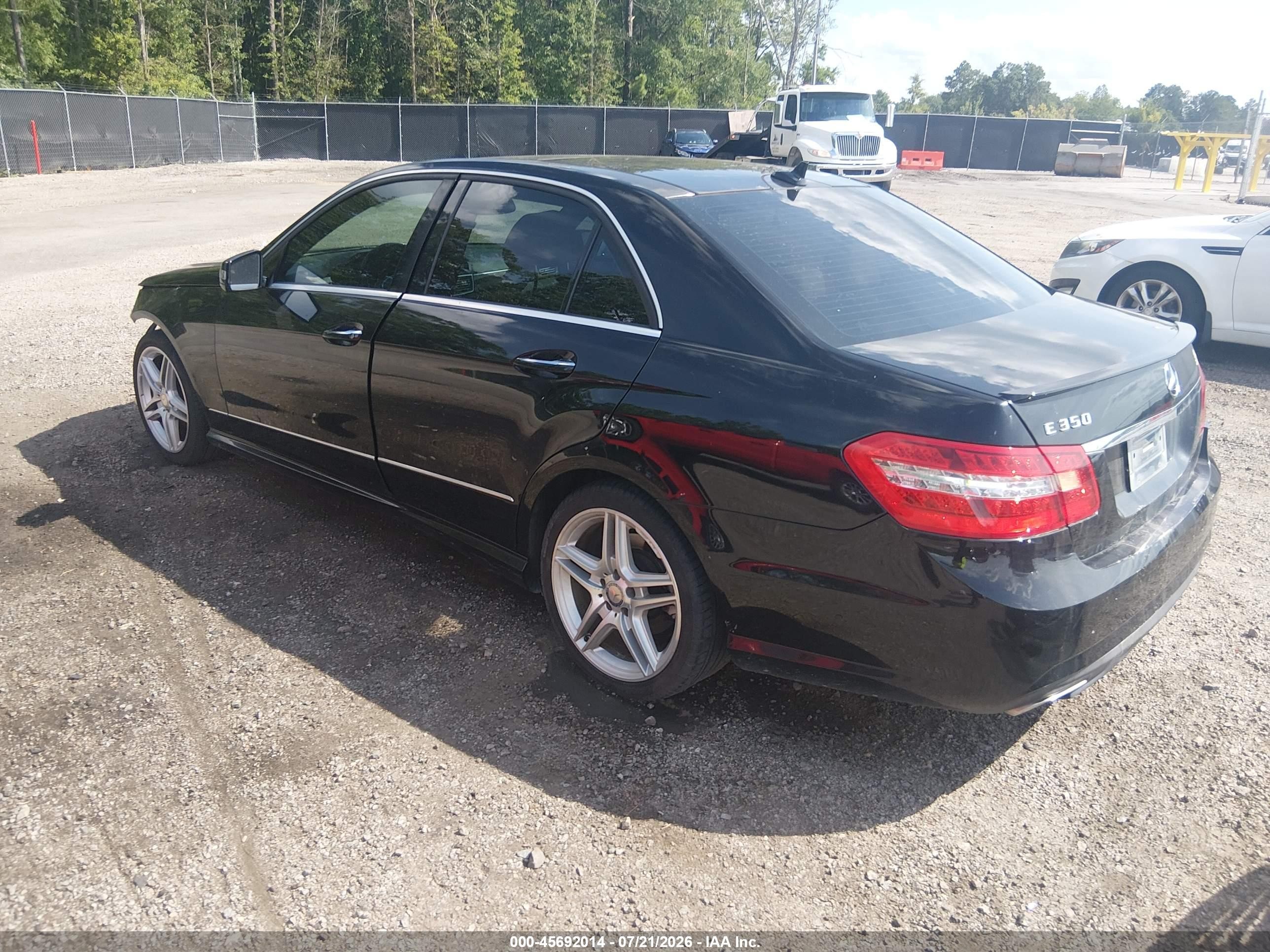 2013 Mercedes-benz E 350   Black vin: WDDHF5KB3DA682293