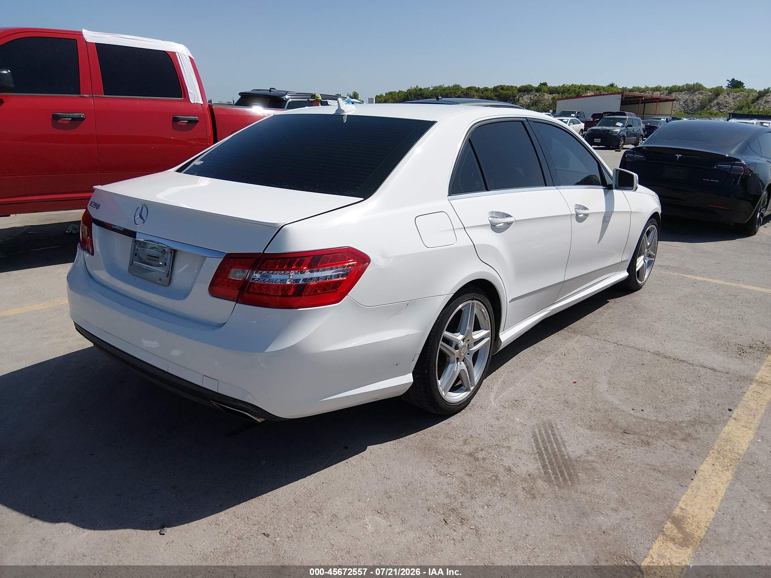 2013 Mercedes-benz E 350   White vin: WDDHF5KB3DA732366