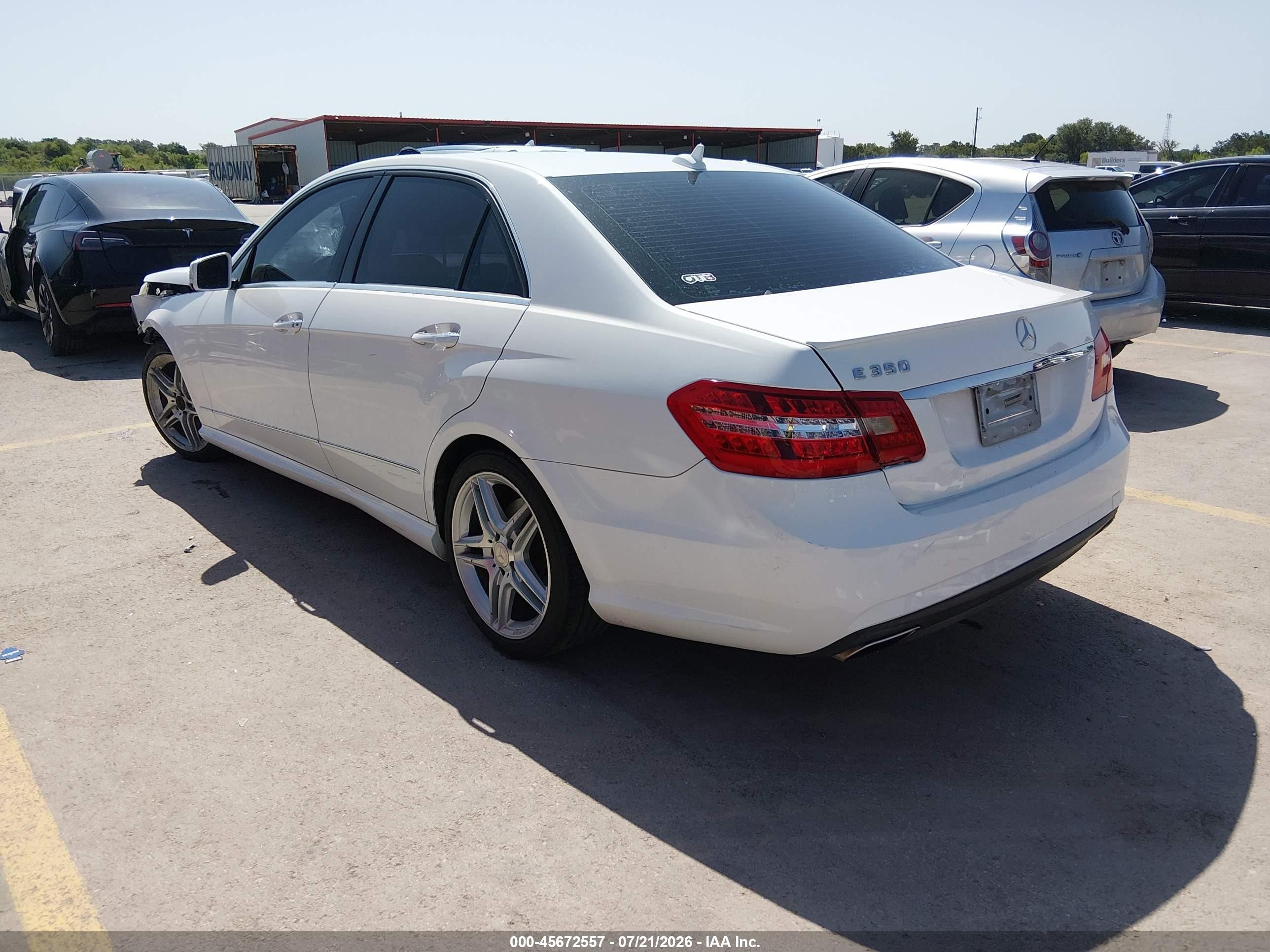 2013 Mercedes-benz E 350   White vin: WDDHF5KB3DA732366