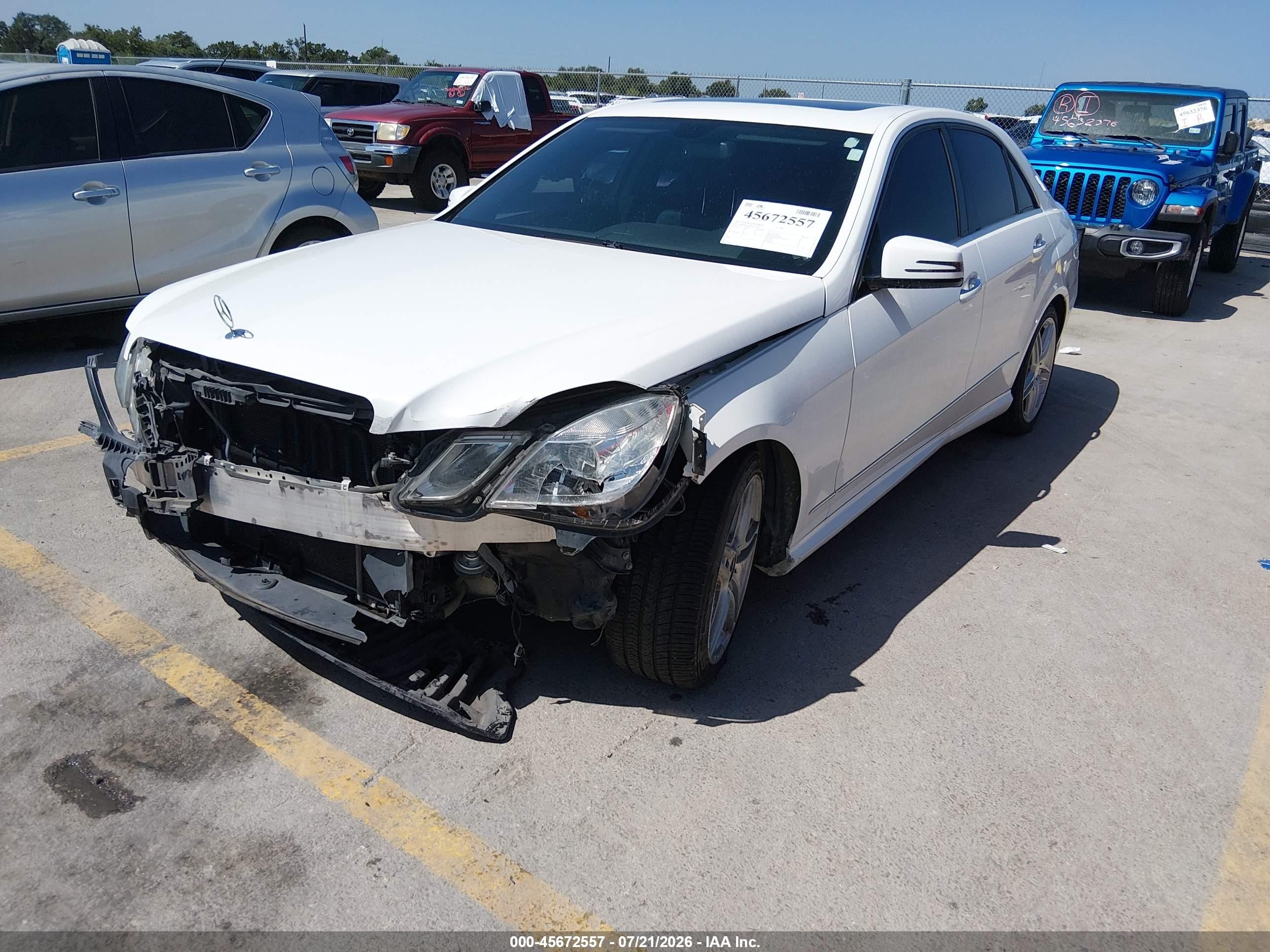 2013 Mercedes-benz E 350   White vin: WDDHF5KB3DA732366