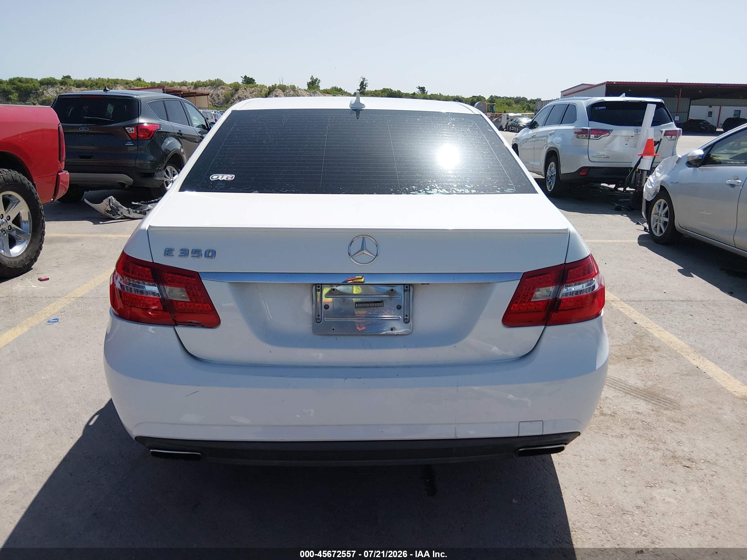 2013 Mercedes-benz E 350   White vin: WDDHF5KB3DA732366