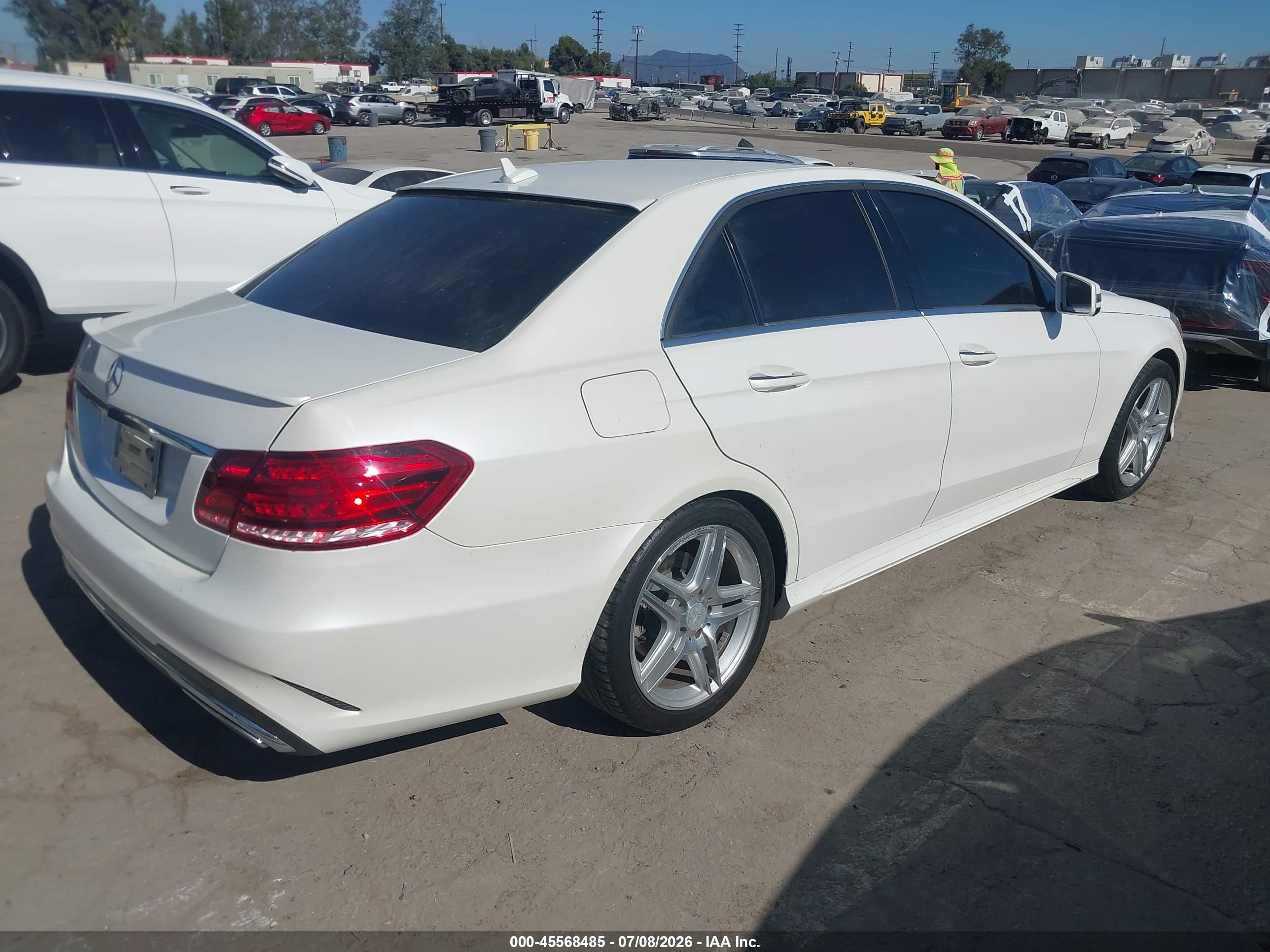 2014 Mercedes-benz E 350   Белый vin: WDDHF5KB3EA869471