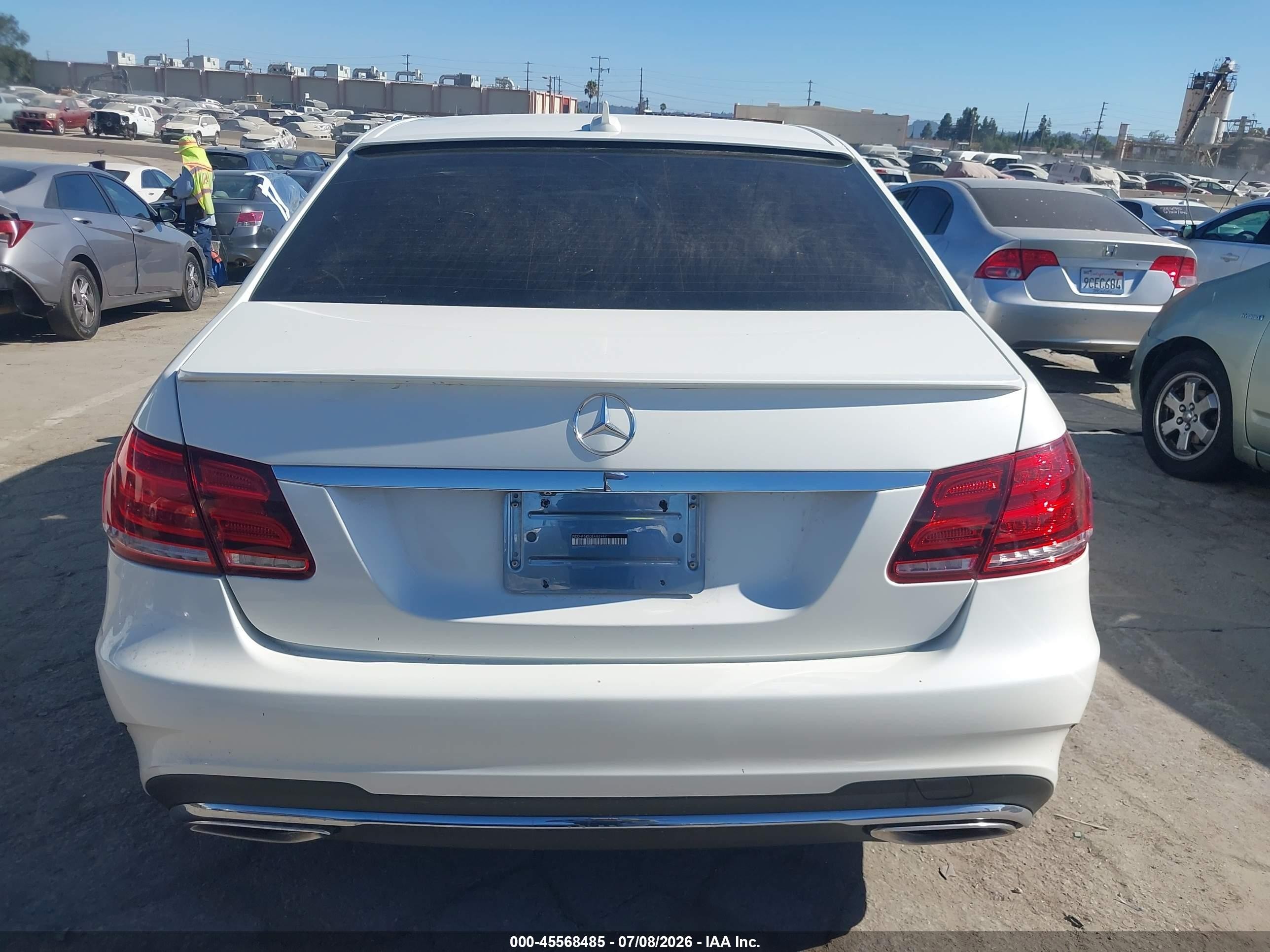 2014 Mercedes-benz E 350   Белый vin: WDDHF5KB3EA869471