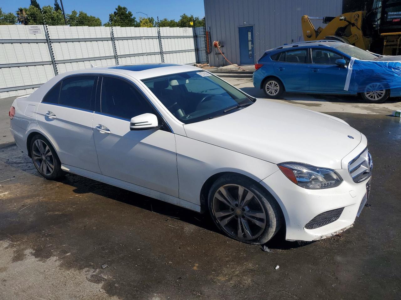 2014 Mercedes-benz E 350 White vin: WDDHF5KB3EA892121