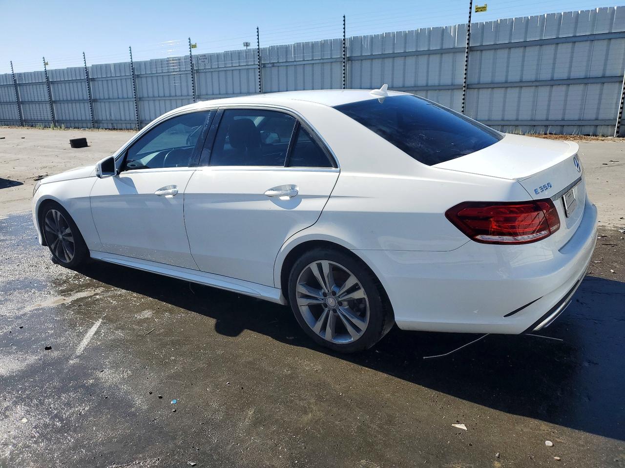 2014 Mercedes-benz E 350 White vin: WDDHF5KB3EA892121