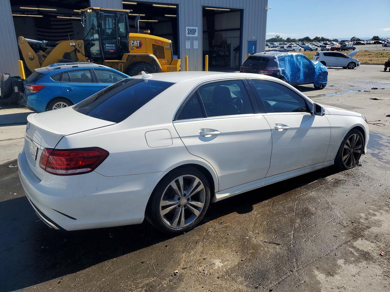2014 Mercedes-benz E 350 White vin: WDDHF5KB3EA892121