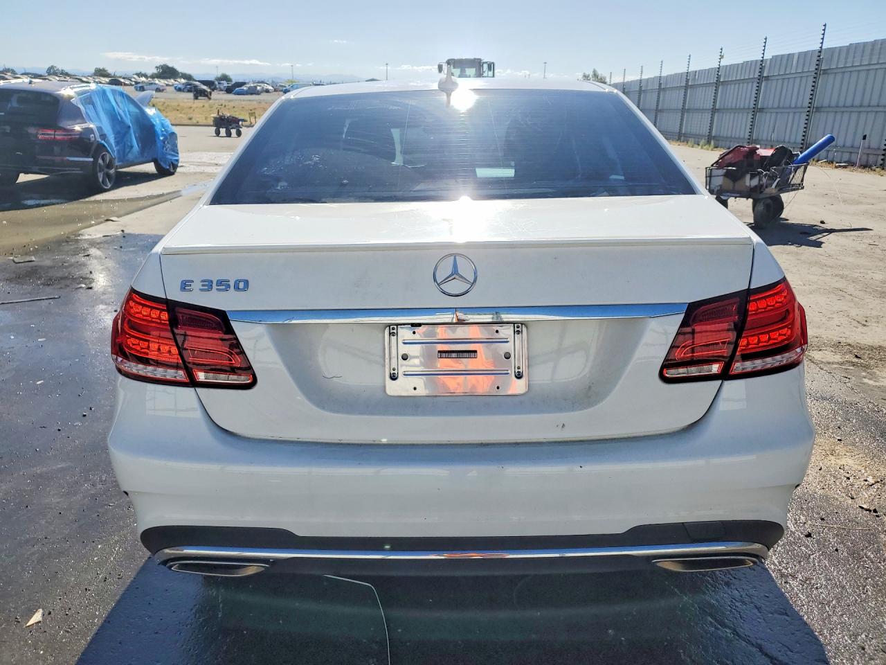 2014 Mercedes-benz E 350 White vin: WDDHF5KB3EA892121