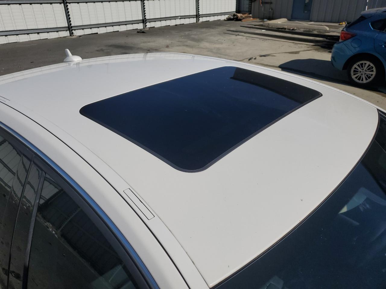 2014 Mercedes-benz E 350 White vin: WDDHF5KB3EA892121 Damage: Roof Panel, Chipped, 2
