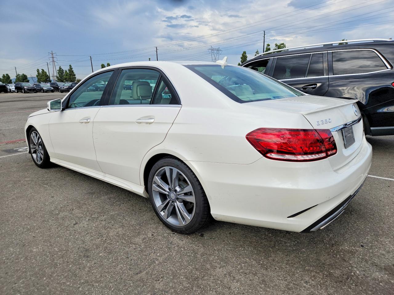 2014 Mercedes-benz E 350 White vin: WDDHF5KB3EA950387