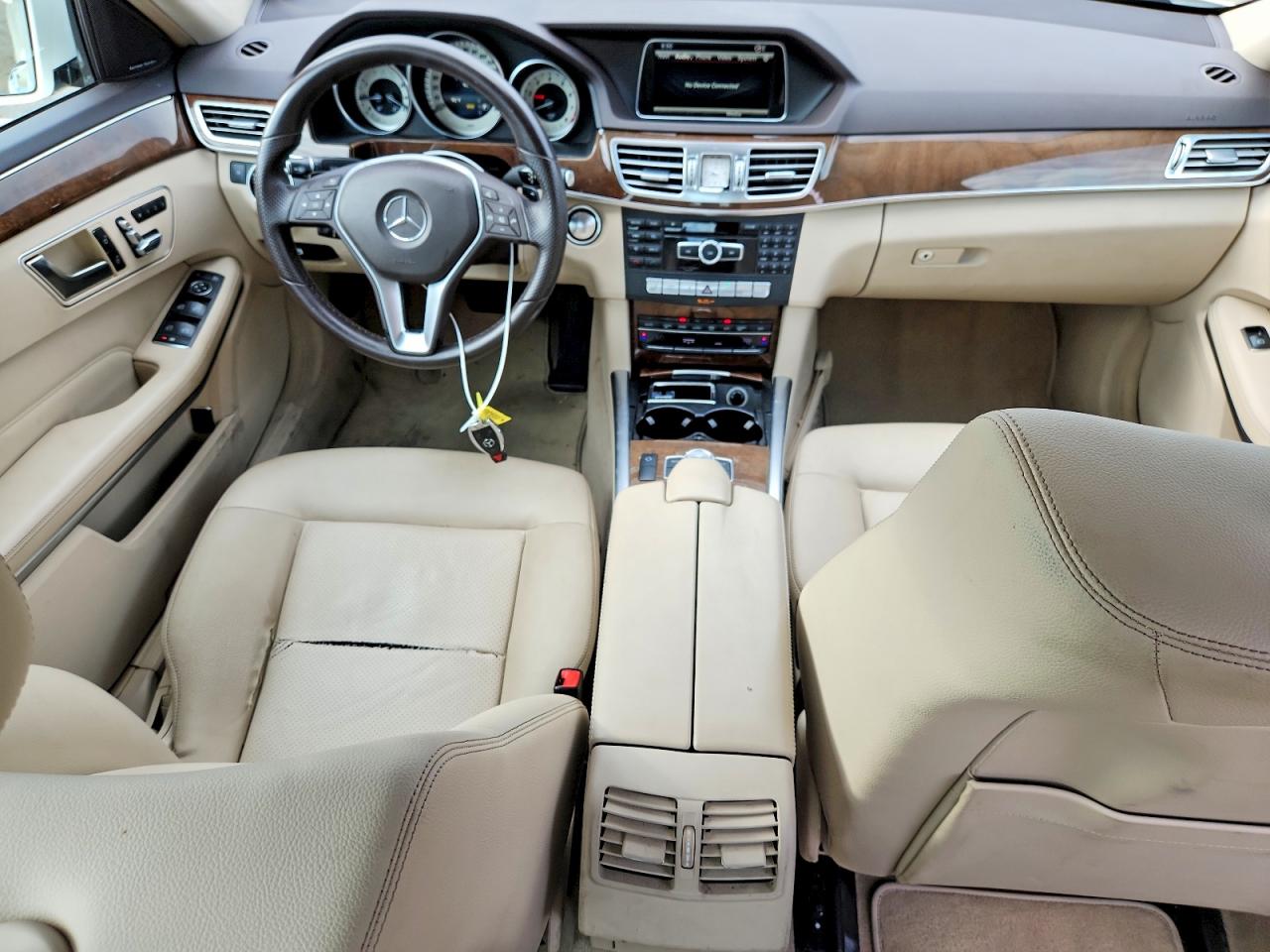 2014 Mercedes-benz E 350 White vin: WDDHF5KB3EA950387