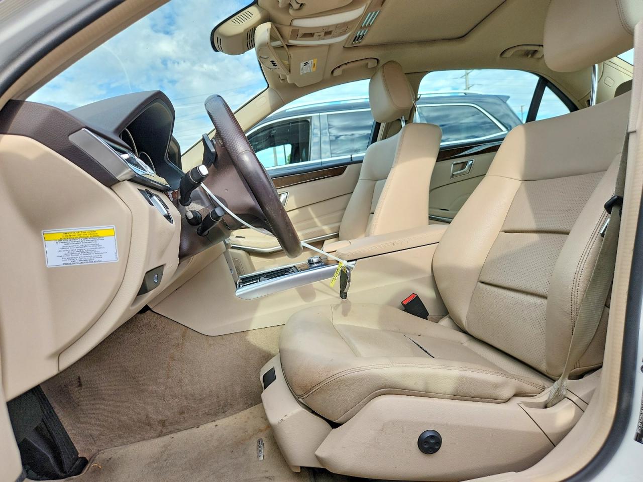 2014 Mercedes-benz E 350 White vin: WDDHF5KB3EA950387