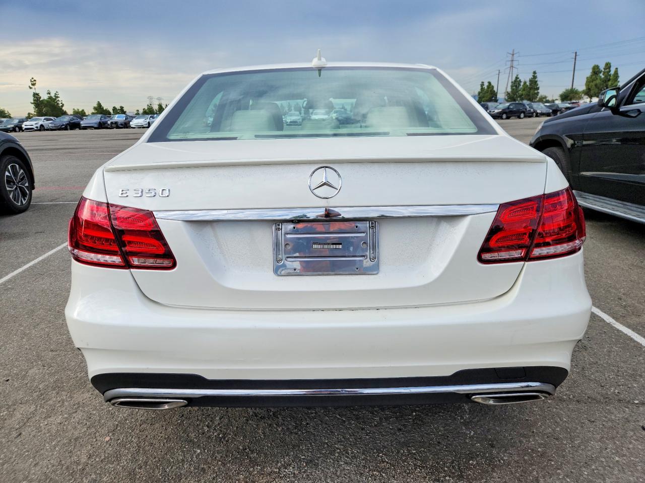 2014 Mercedes-benz E 350 White vin: WDDHF5KB3EA950387