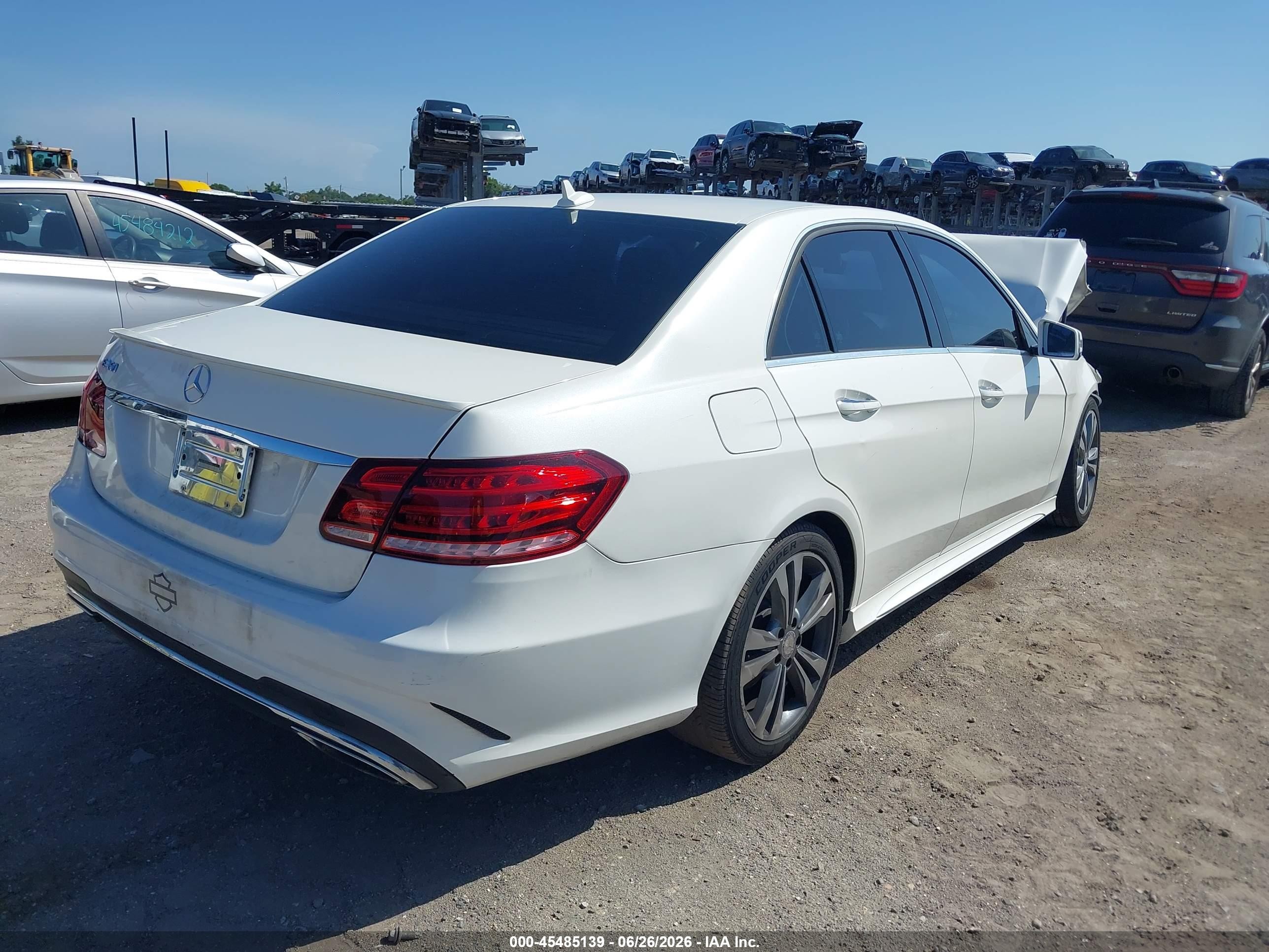 2014 Mercedes-benz E 350   Белый vin: WDDHF5KB3EB024369