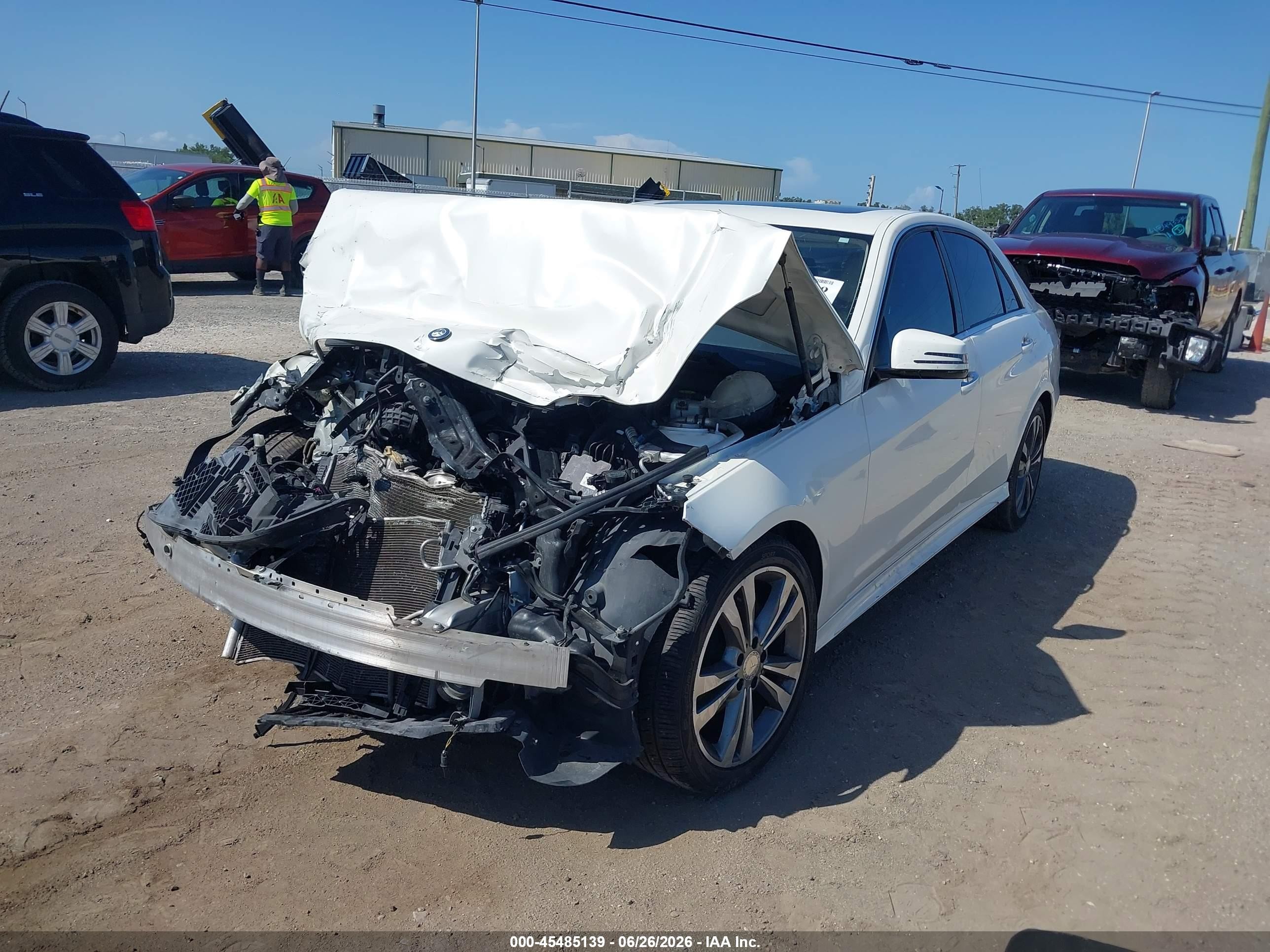 2014 Mercedes-benz E 350   Белый vin: WDDHF5KB3EB024369