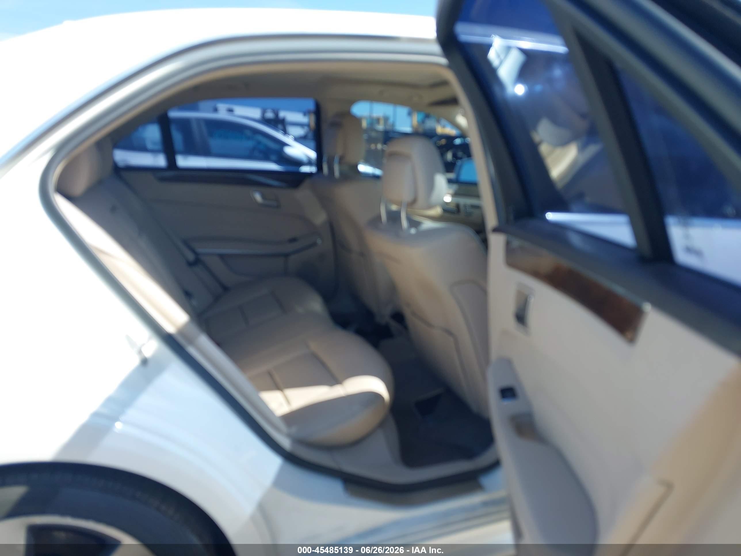 2014 Mercedes-benz E 350   Белый vin: WDDHF5KB3EB024369