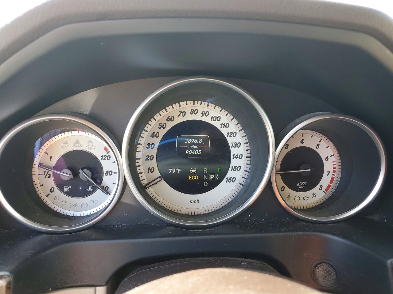 2014 Mercedes-benz E 350 Белый vin: WDDHF5KB3EB045206