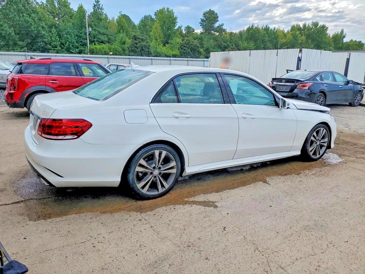 2014 Mercedes-benz E 350 White vin: WDDHF5KB3EB045786