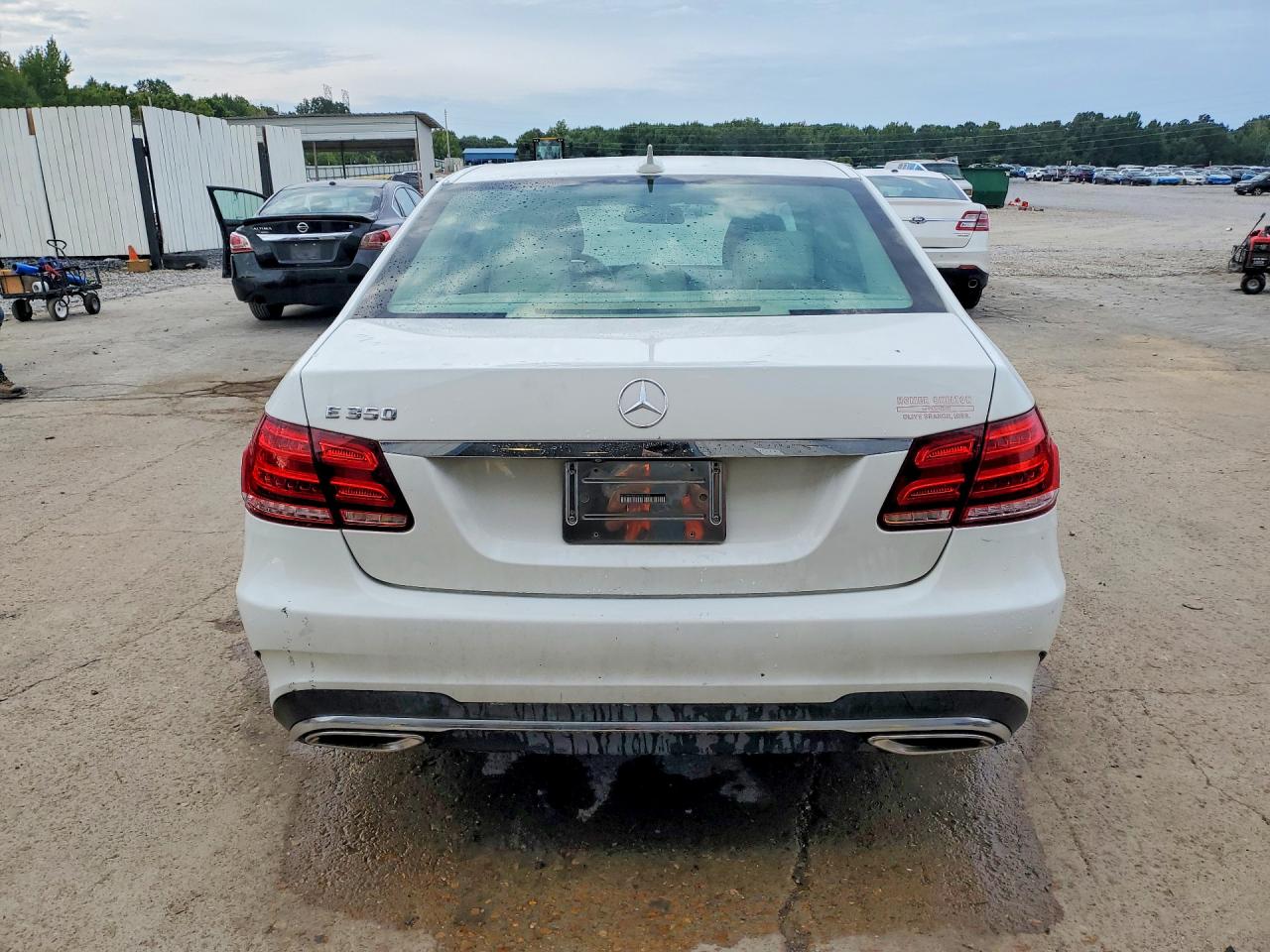 2014 Mercedes-benz E 350 White vin: WDDHF5KB3EB045786