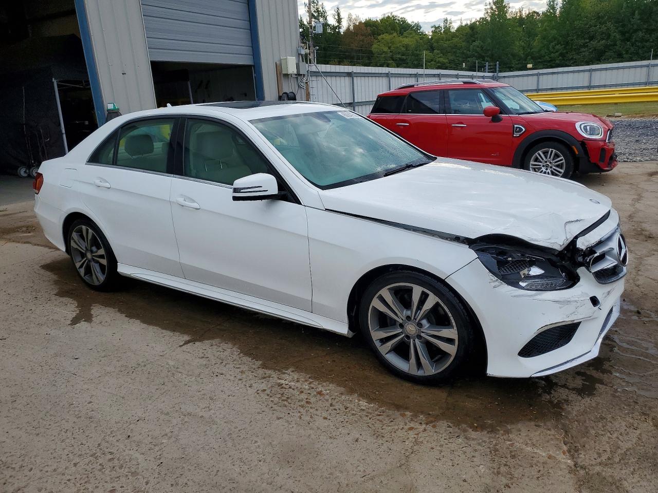 2014 Mercedes-benz E 350 White vin: WDDHF5KB3EB045786