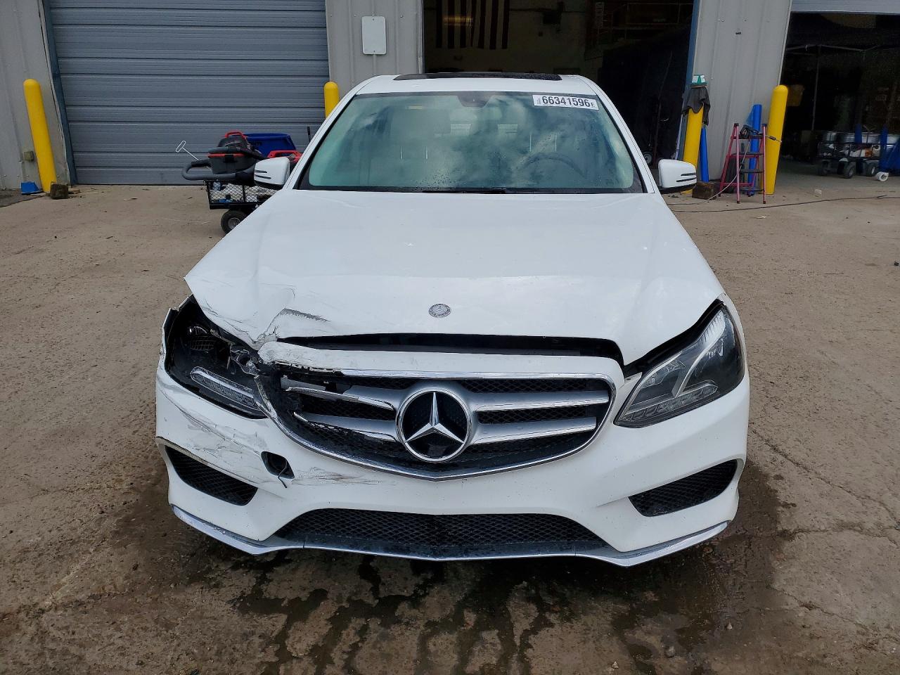 2014 Mercedes-benz E 350 White vin: WDDHF5KB3EB045786