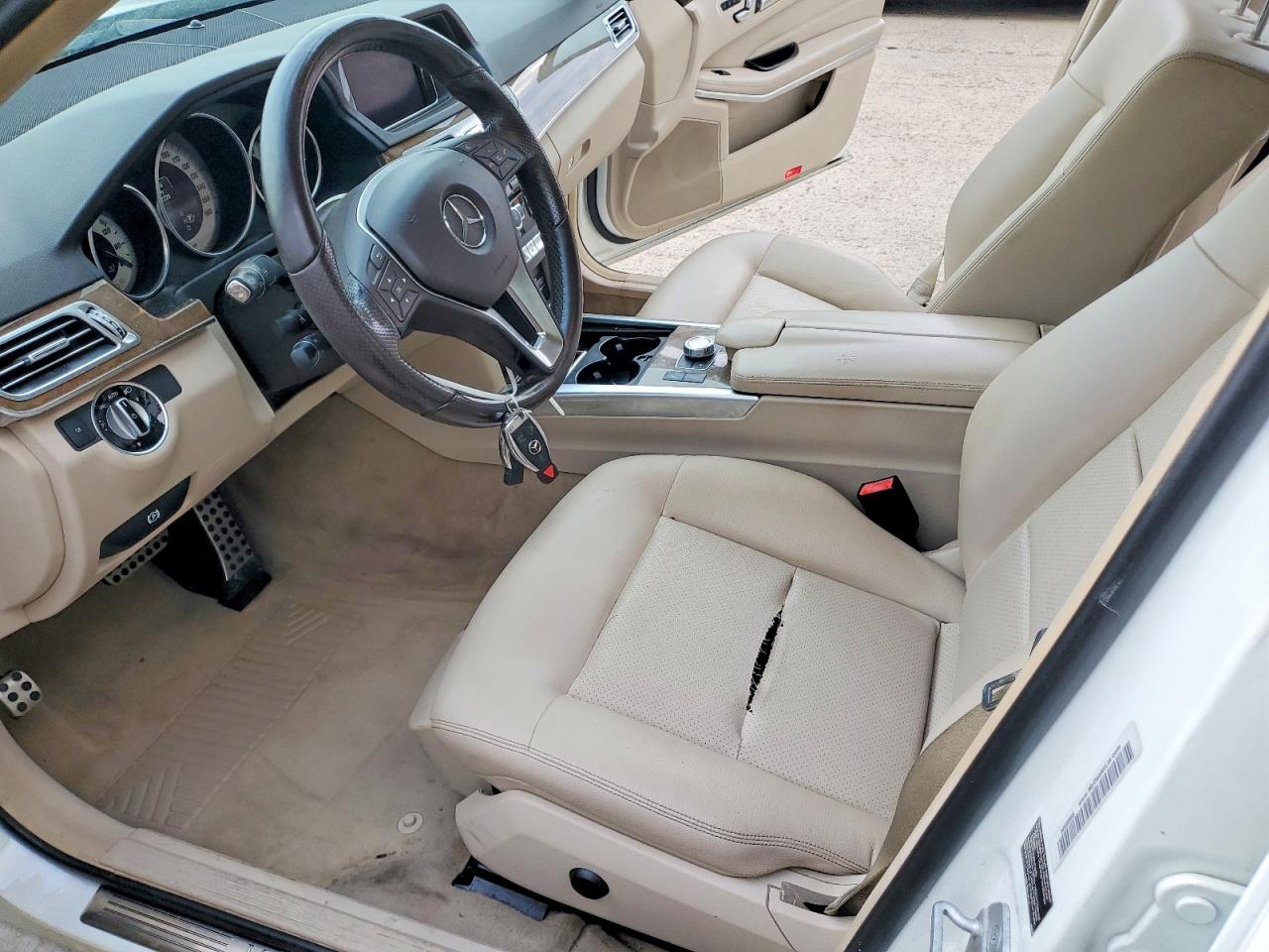 2014 Mercedes-benz E 350 White vin: WDDHF5KB3EB045786