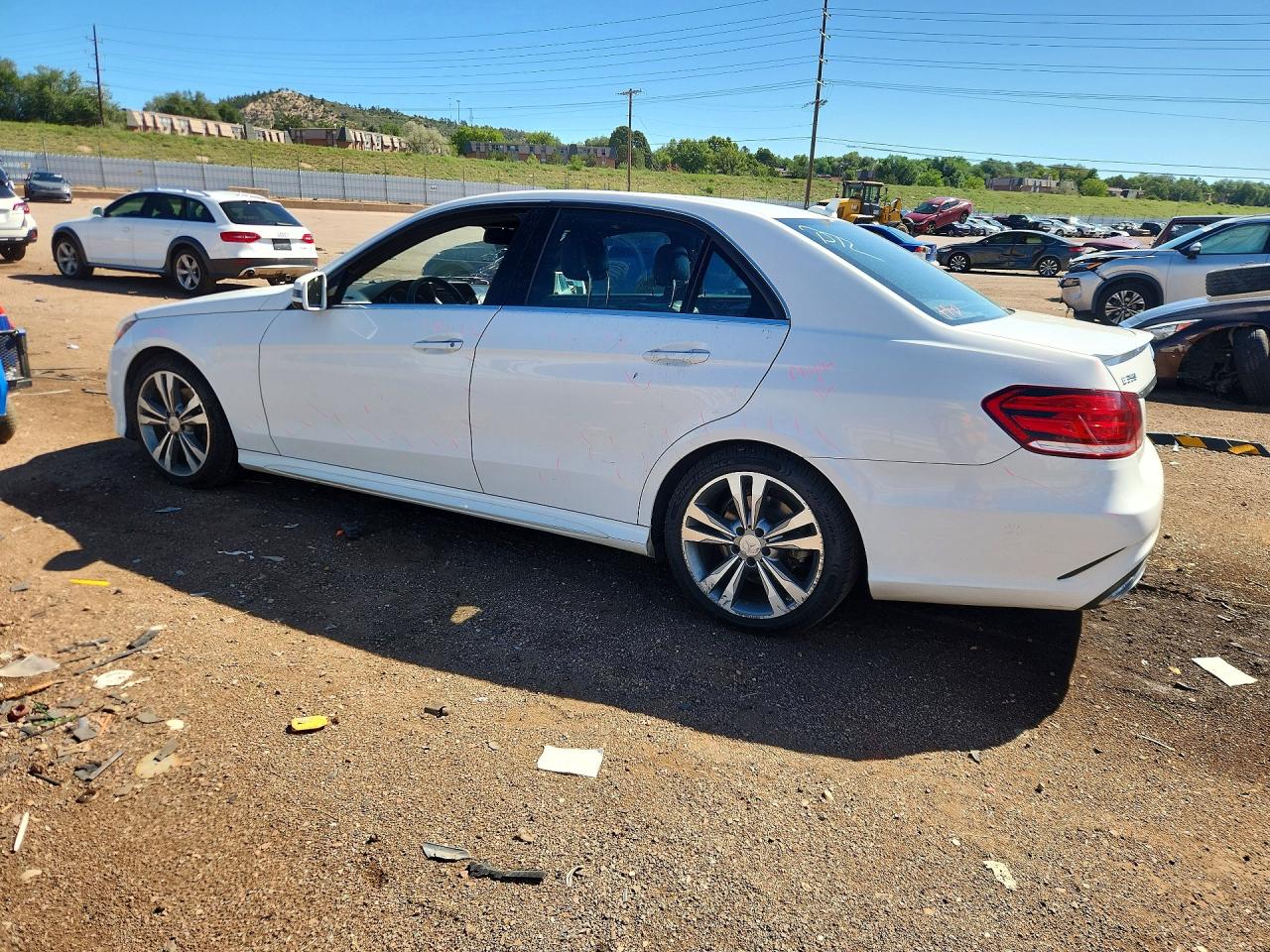 2014 Mercedes-benz E 350 White vin: WDDHF5KB3EB058568