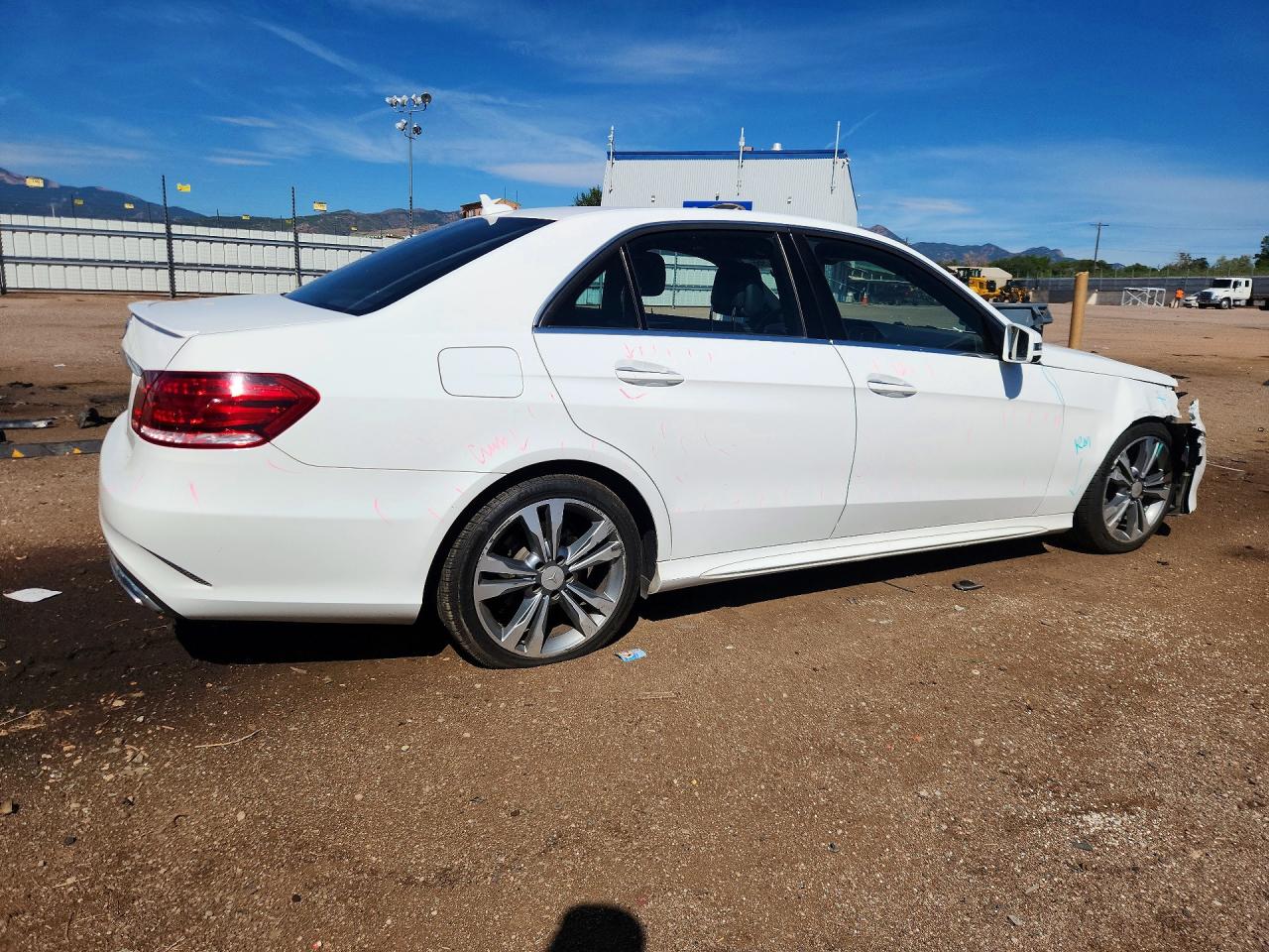 2014 Mercedes-benz E 350 White vin: WDDHF5KB3EB058568