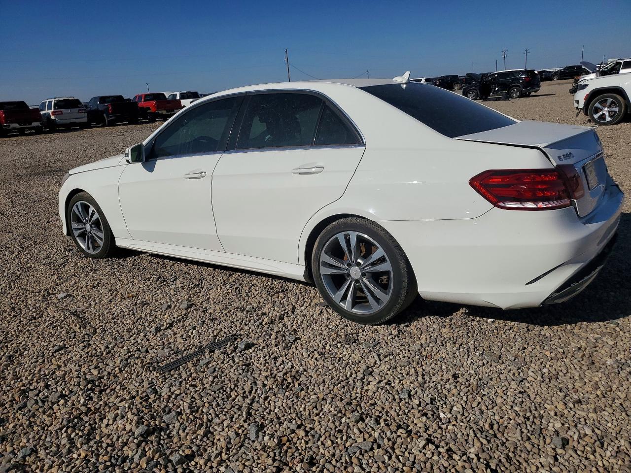 2015 Mercedes-benz E 350 White vin: WDDHF5KB3FB151236