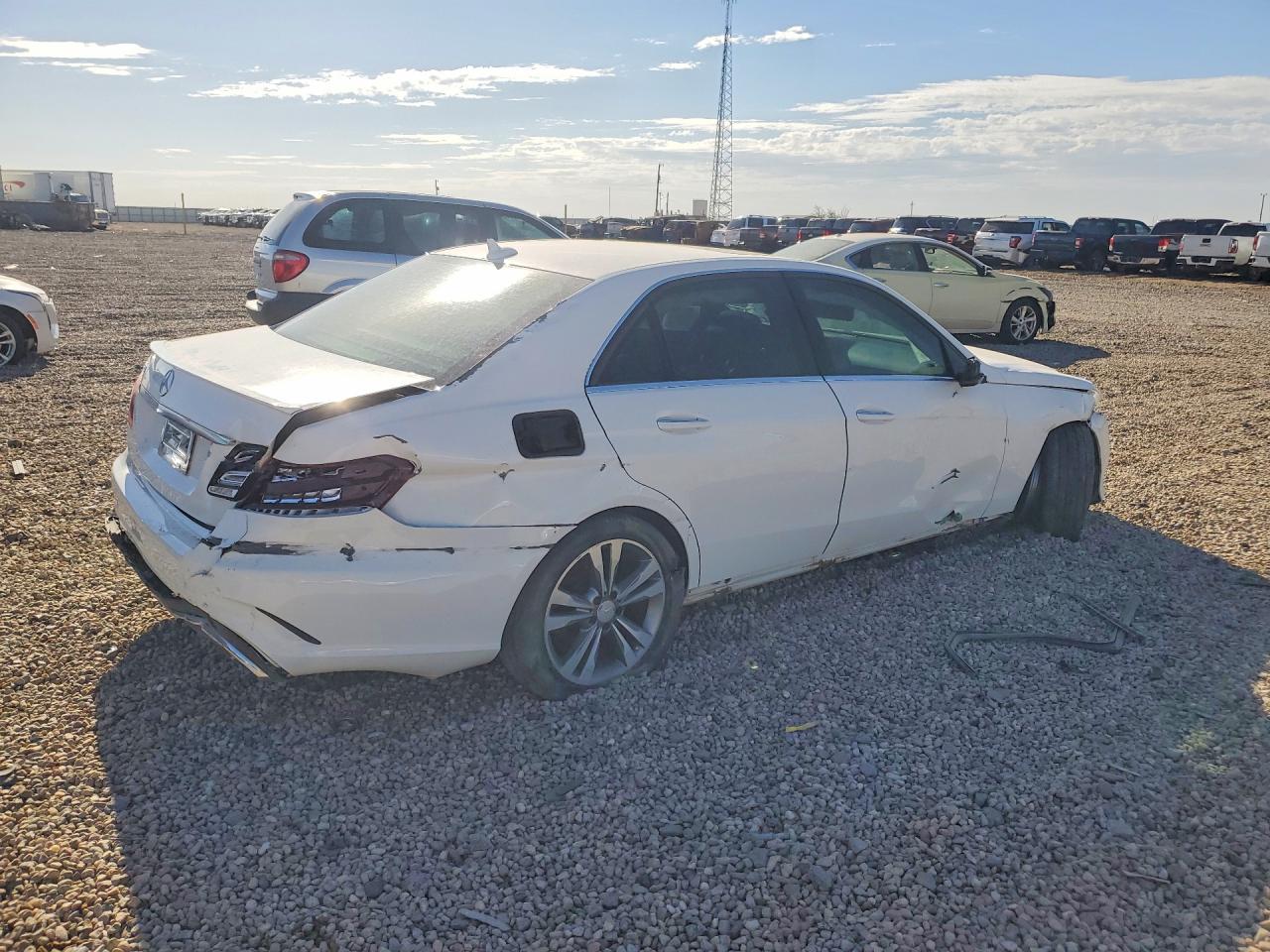 2015 Mercedes-benz E 350 White vin: WDDHF5KB3FB151236
