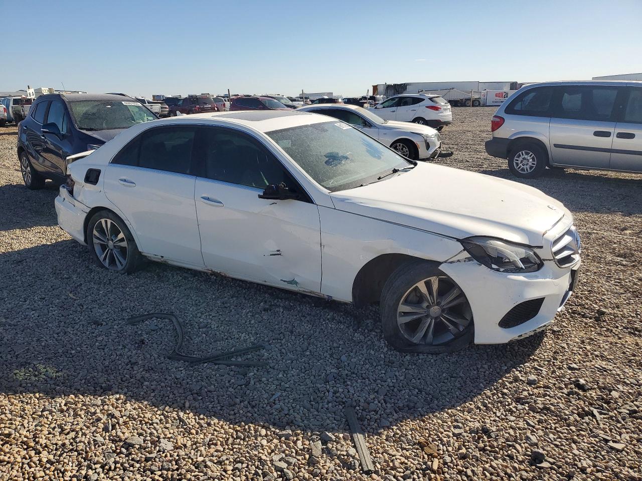 2015 Mercedes-benz E 350 White vin: WDDHF5KB3FB151236
