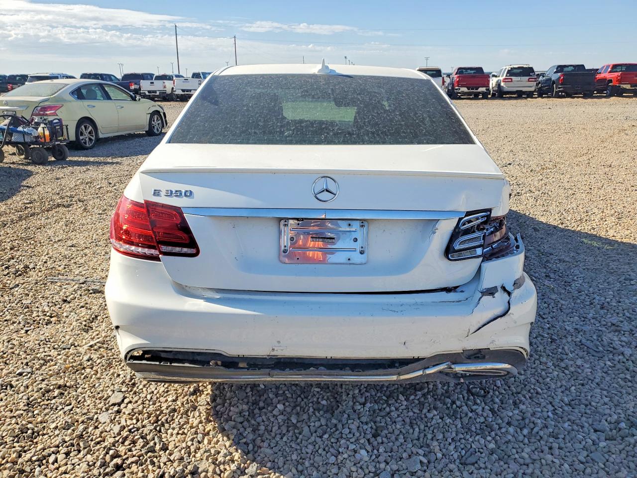 2015 Mercedes-benz E 350 White vin: WDDHF5KB3FB151236