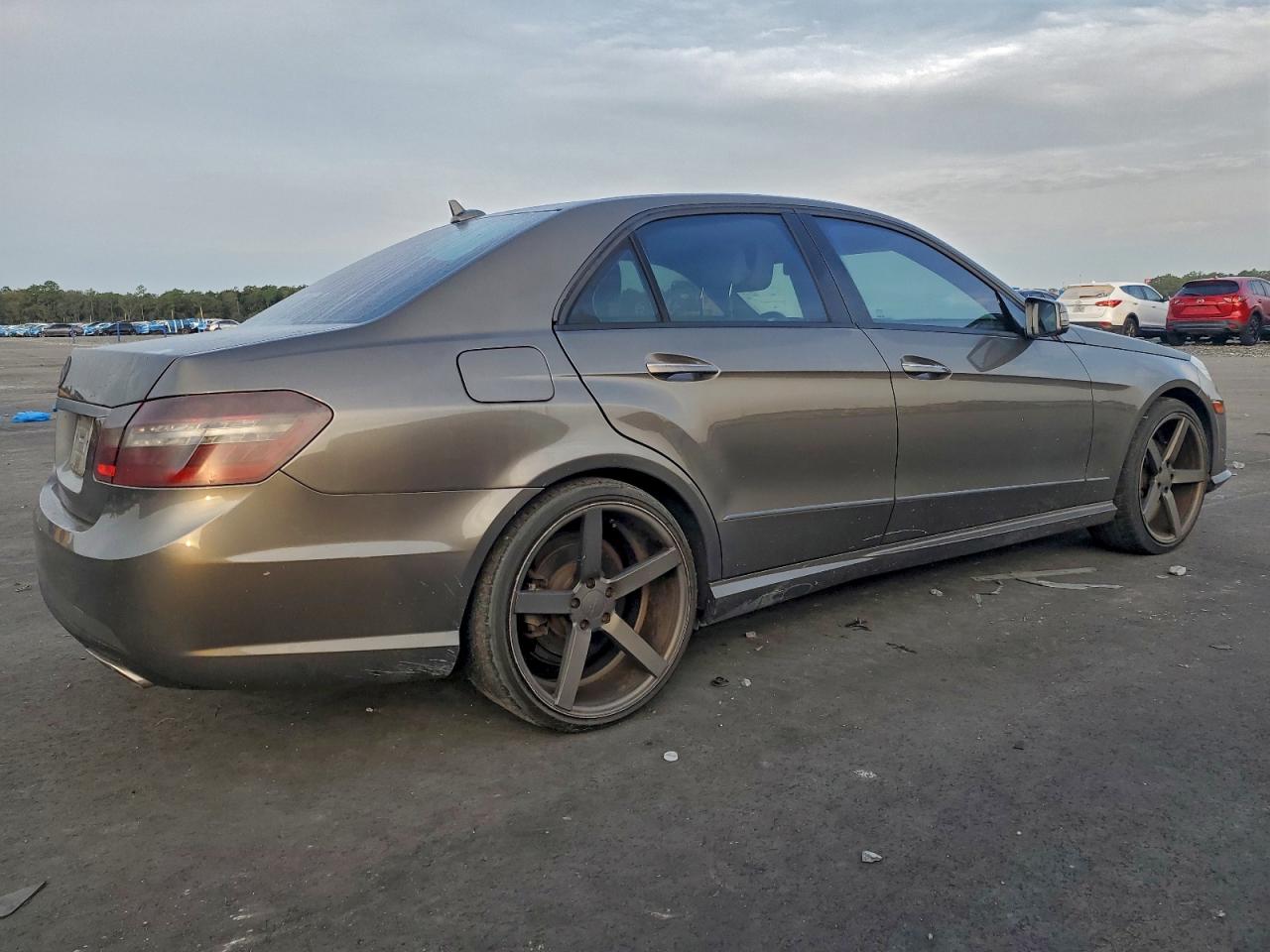 2012 Mercedes-benz E 350 Желто-коричневый vin: WDDHF5KB4CA543692
