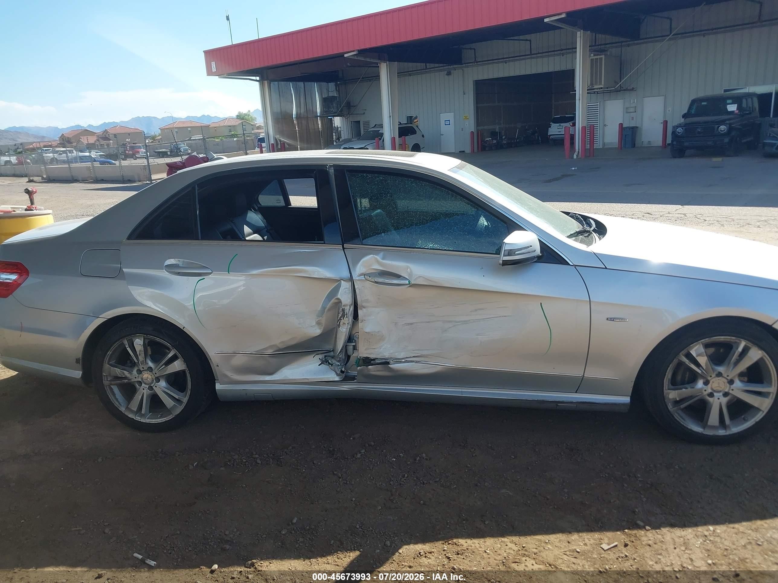 2012 Mercedes-benz E 350   Серый vin: WDDHF5KB4CA584582