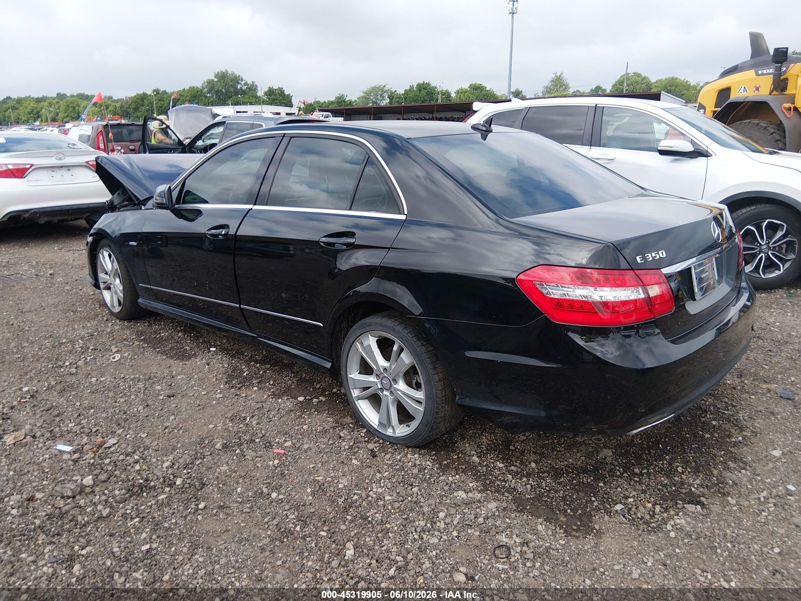 2012 Mercedes-benz E 350   Черный vin: WDDHF5KB4CA646255