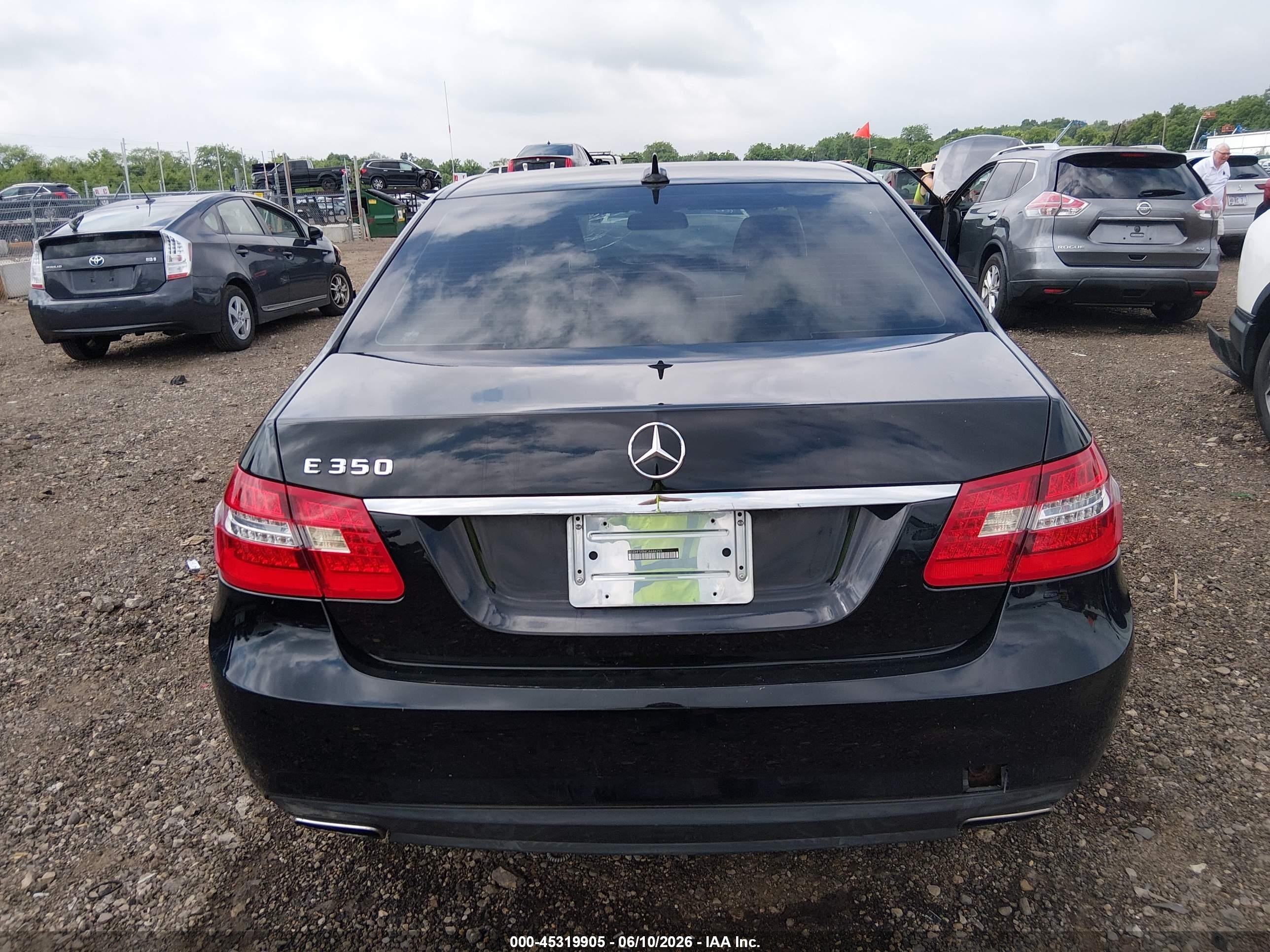 2012 Mercedes-benz E 350   Черный vin: WDDHF5KB4CA646255