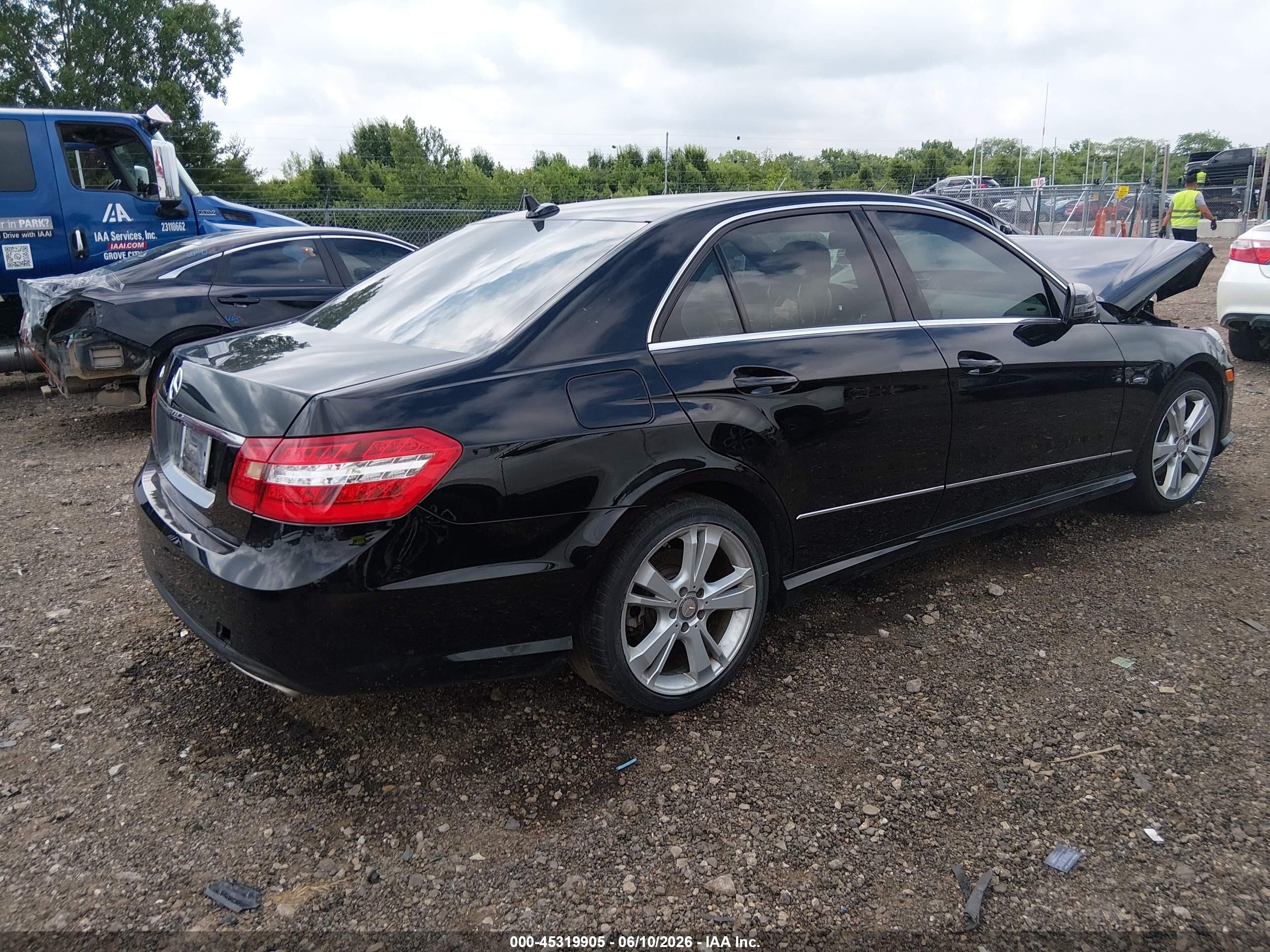 2012 Mercedes-benz E 350   Черный vin: WDDHF5KB4CA646255