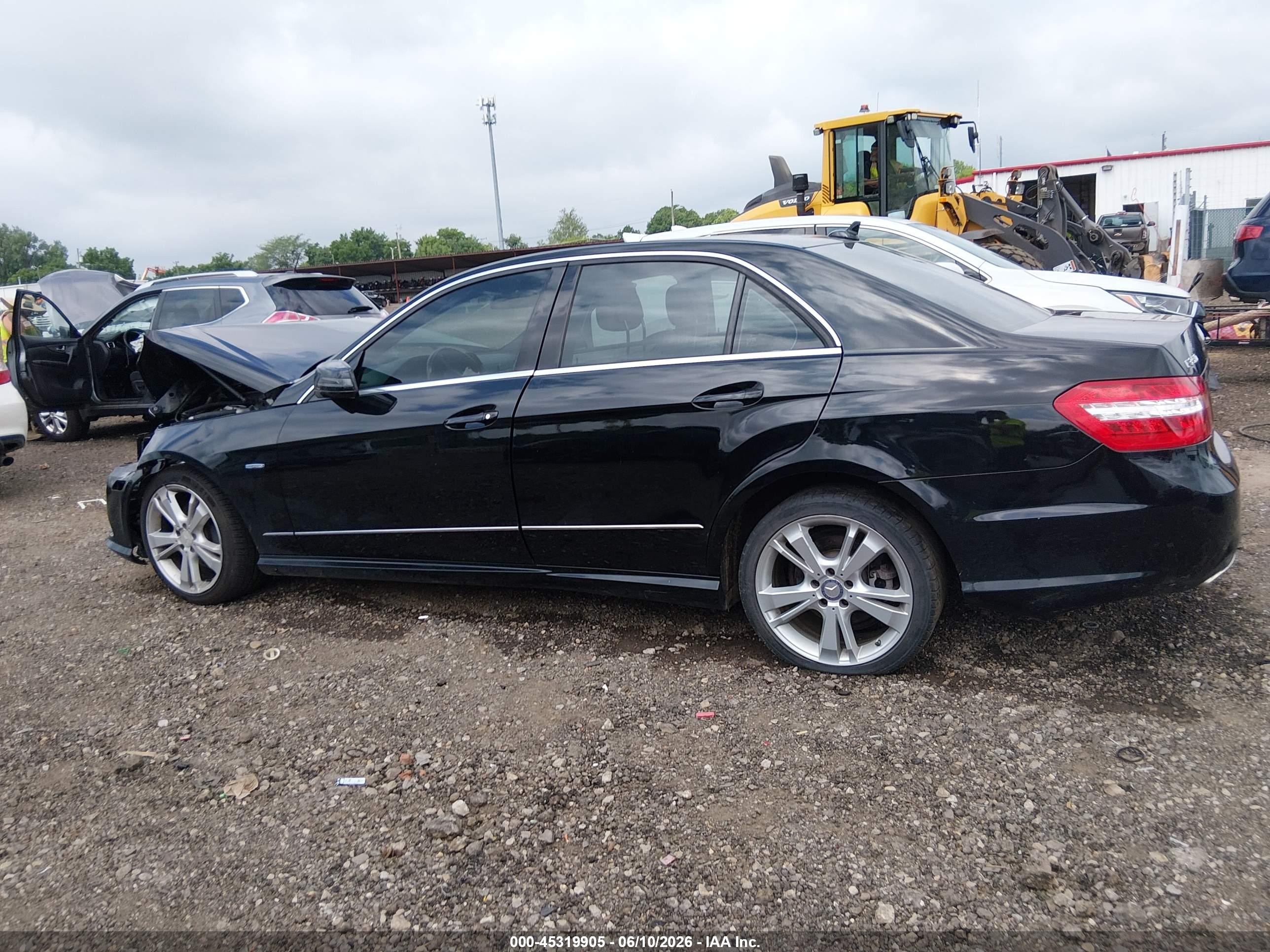 2012 Mercedes-benz E 350   Черный vin: WDDHF5KB4CA646255
