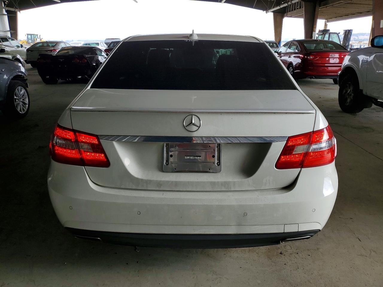 2013 Mercedes-benz E 350 Белый vin: WDDHF5KB4DA684974